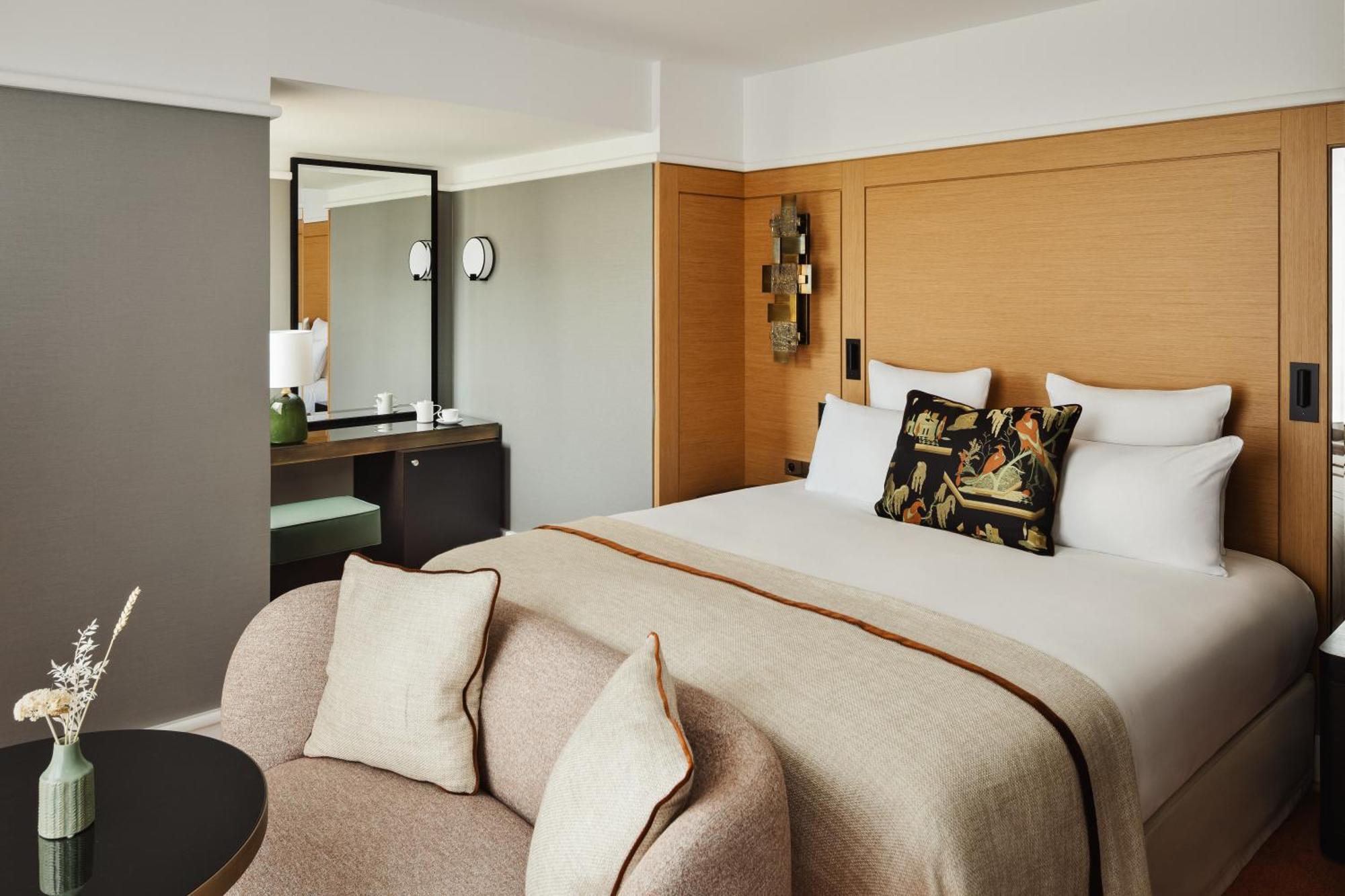 Superior Room,1742617557:JPEG