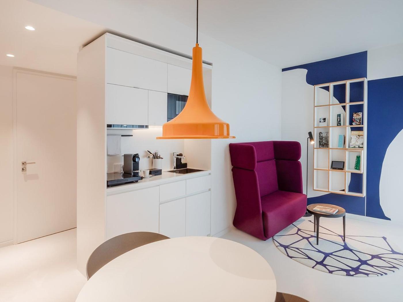 Estudio con balcón