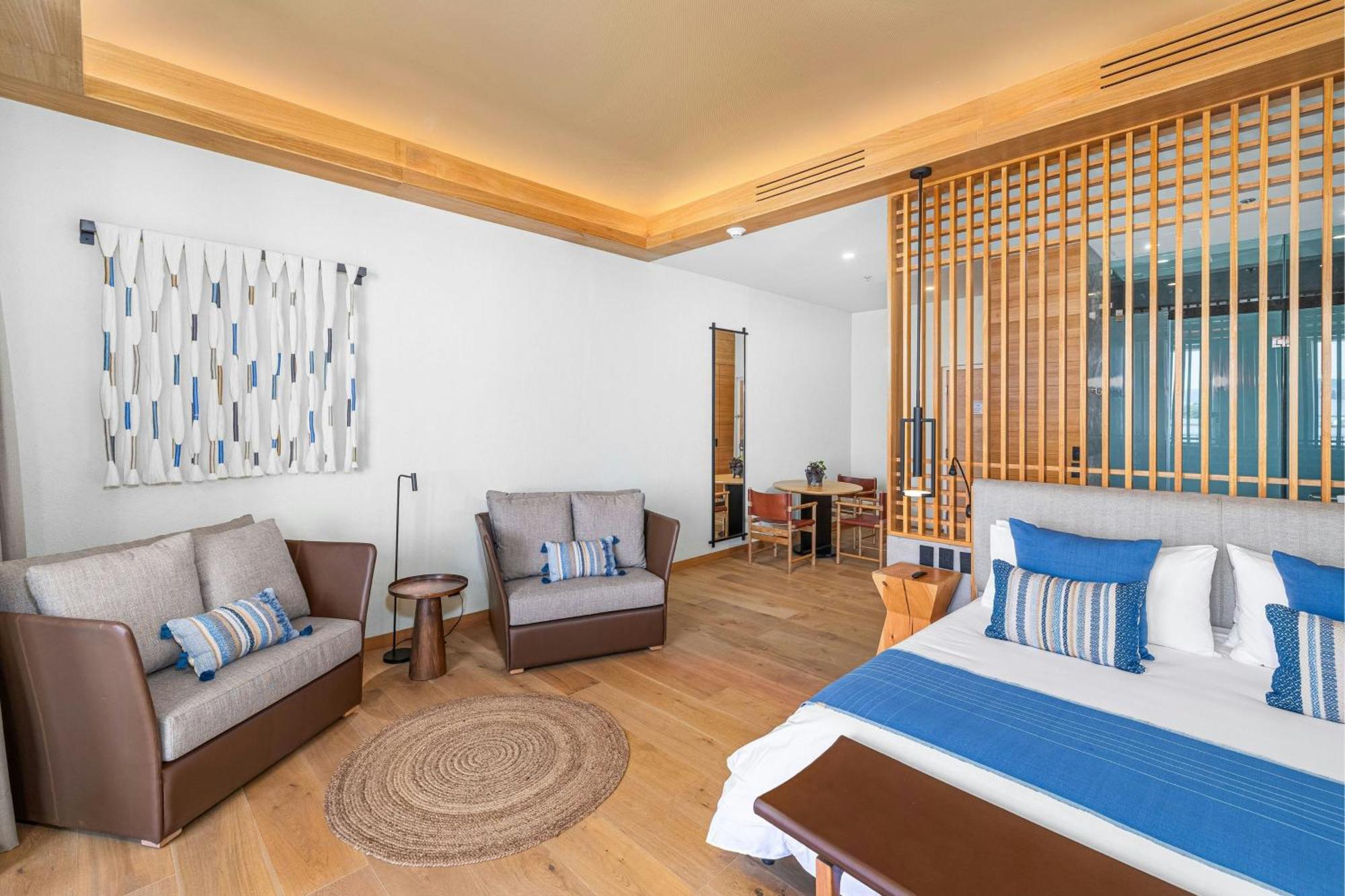 Suite Junior con cama extragrande y vistas a la ciudad