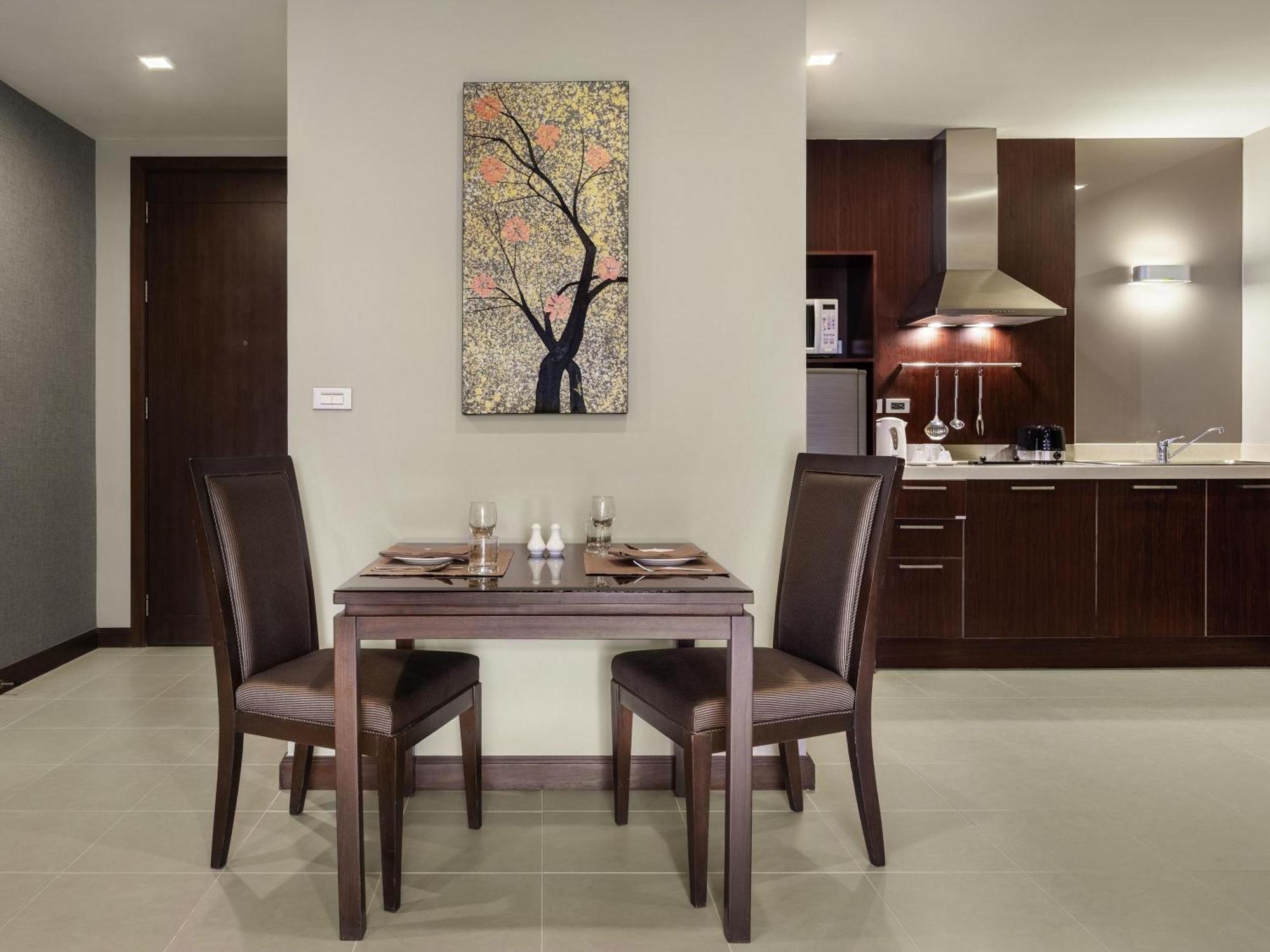 Suite Grand Deluxe con sala de estar y balcón - cama extragrande