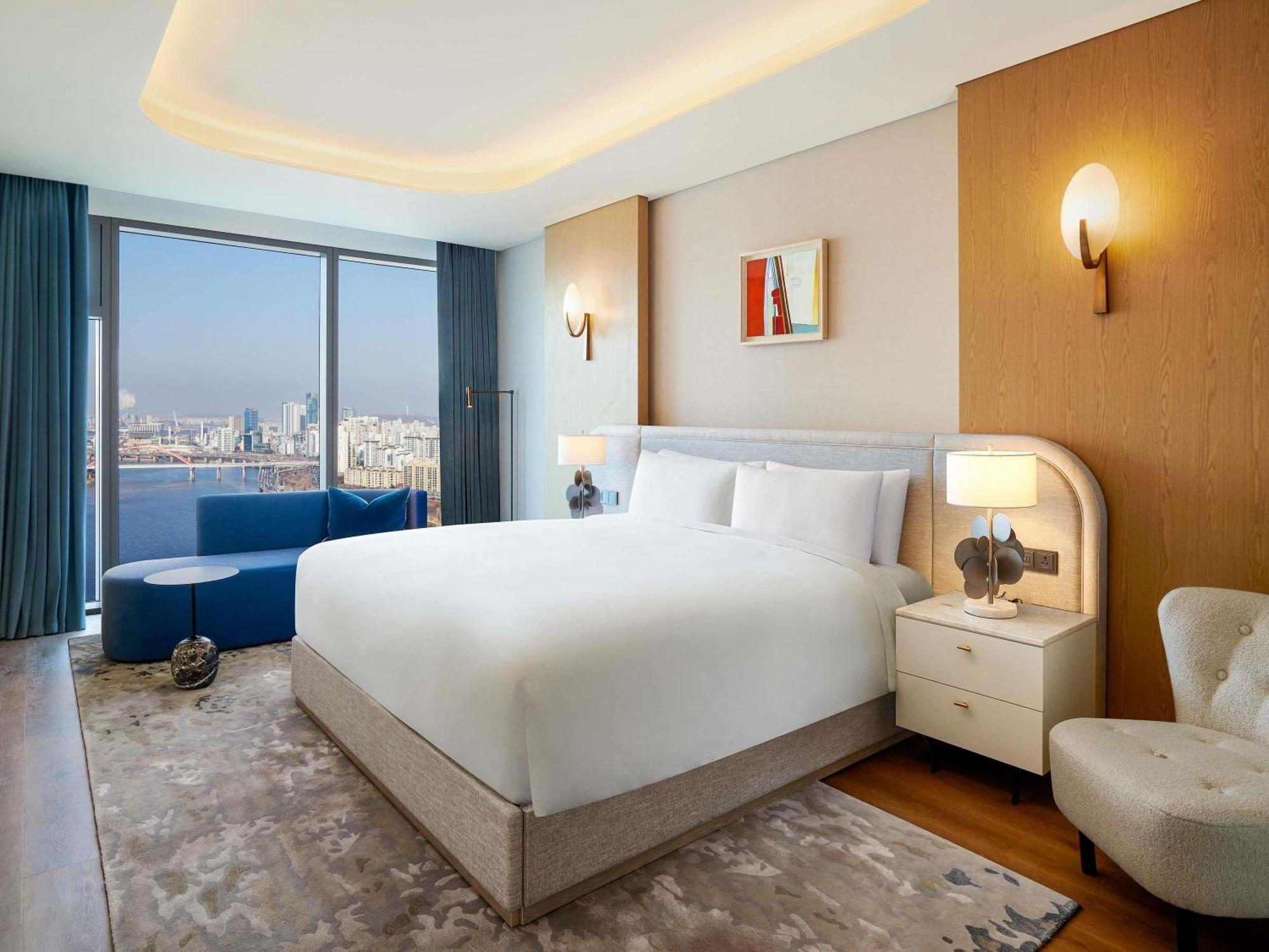 King Suite with Terrace and River View - Naru