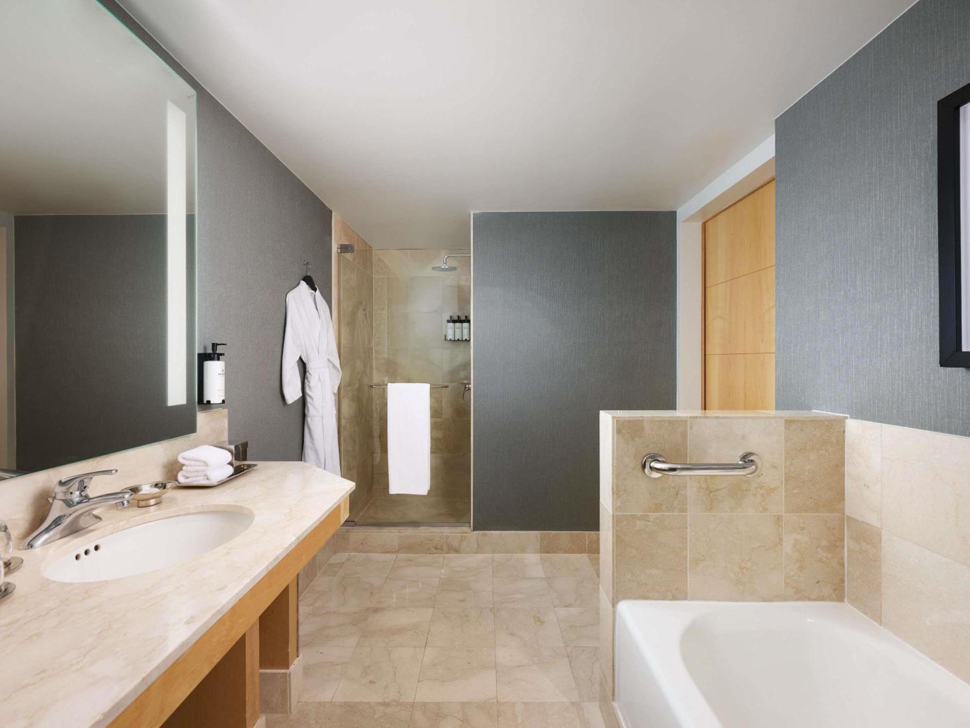 Habitación Clásica con bañera adaptada para personas con movilidad reducida - Cama extragrande