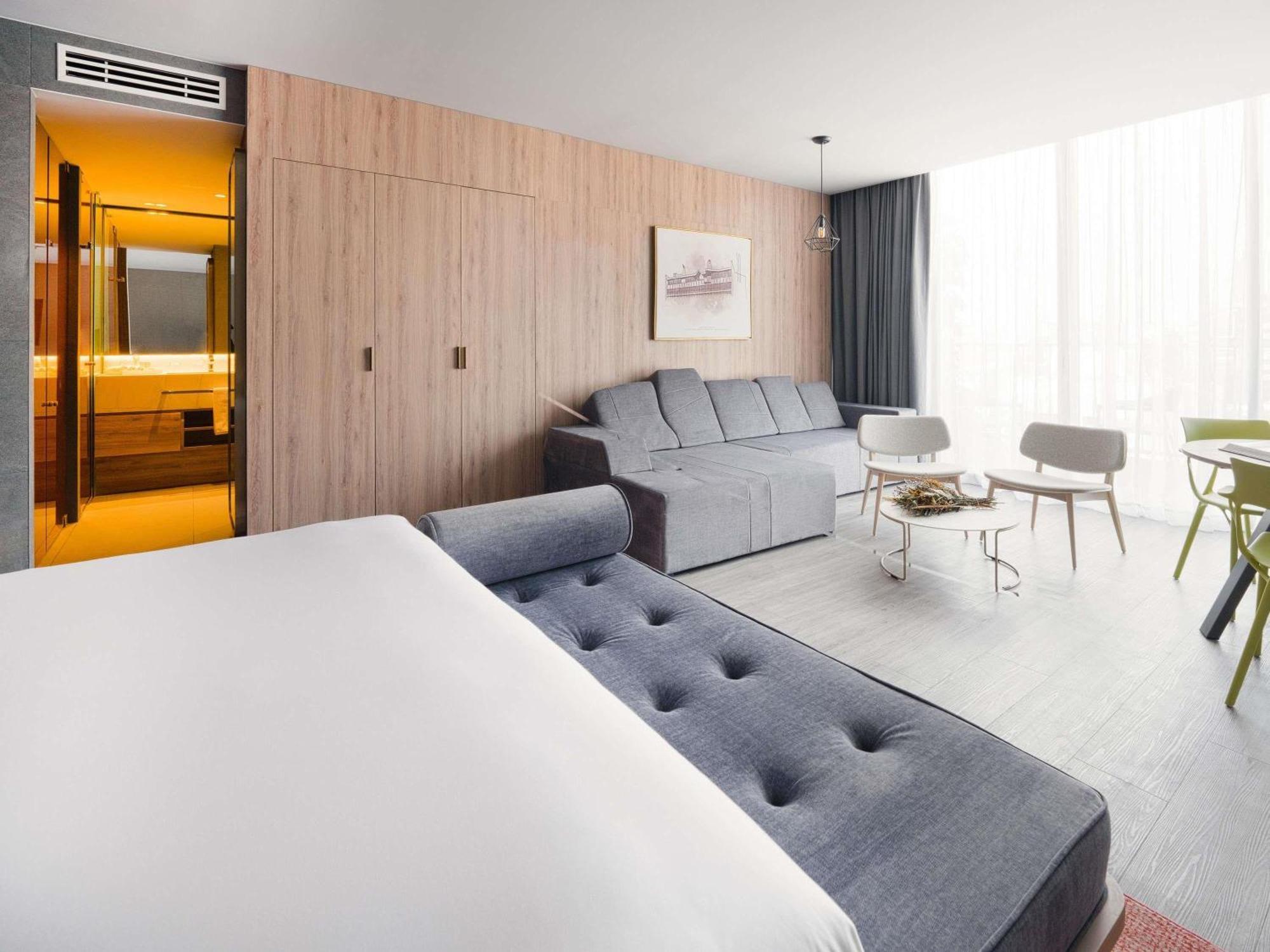 Suite Skyline con cama extragrande y terraza
