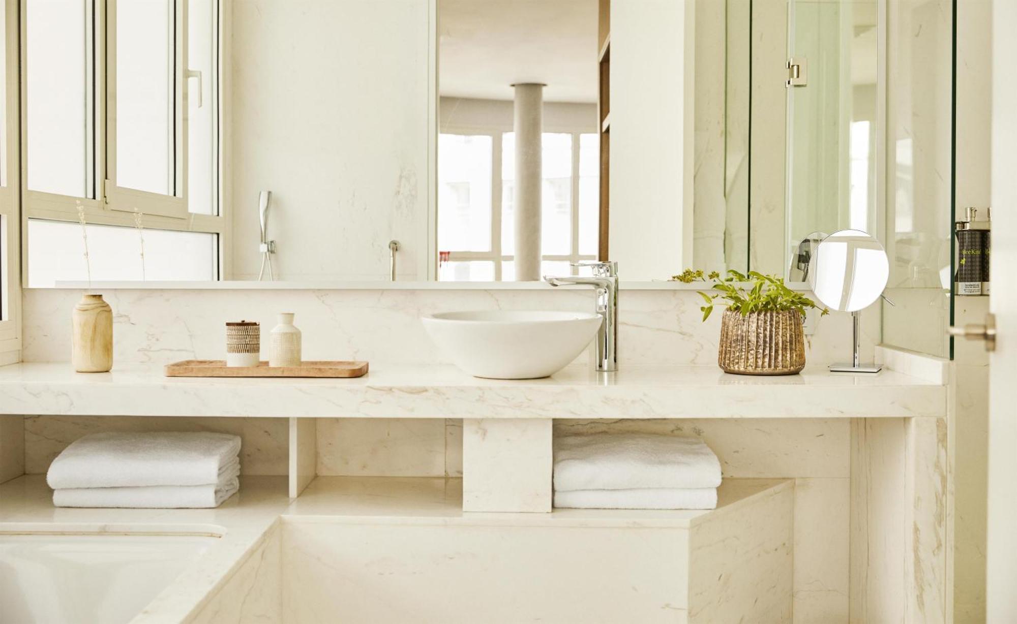 Executive Suite,1723012004:JPEG