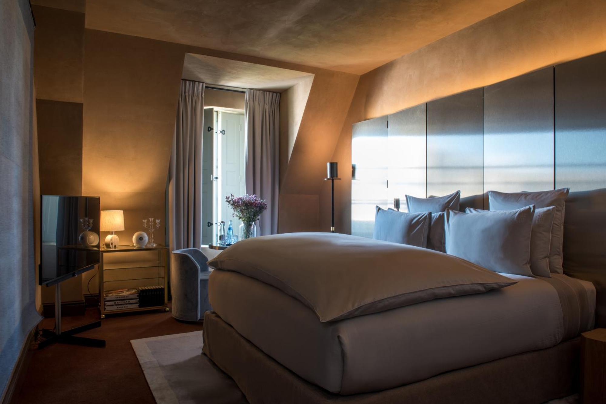 Deluxe Room,1604132826:JPEG