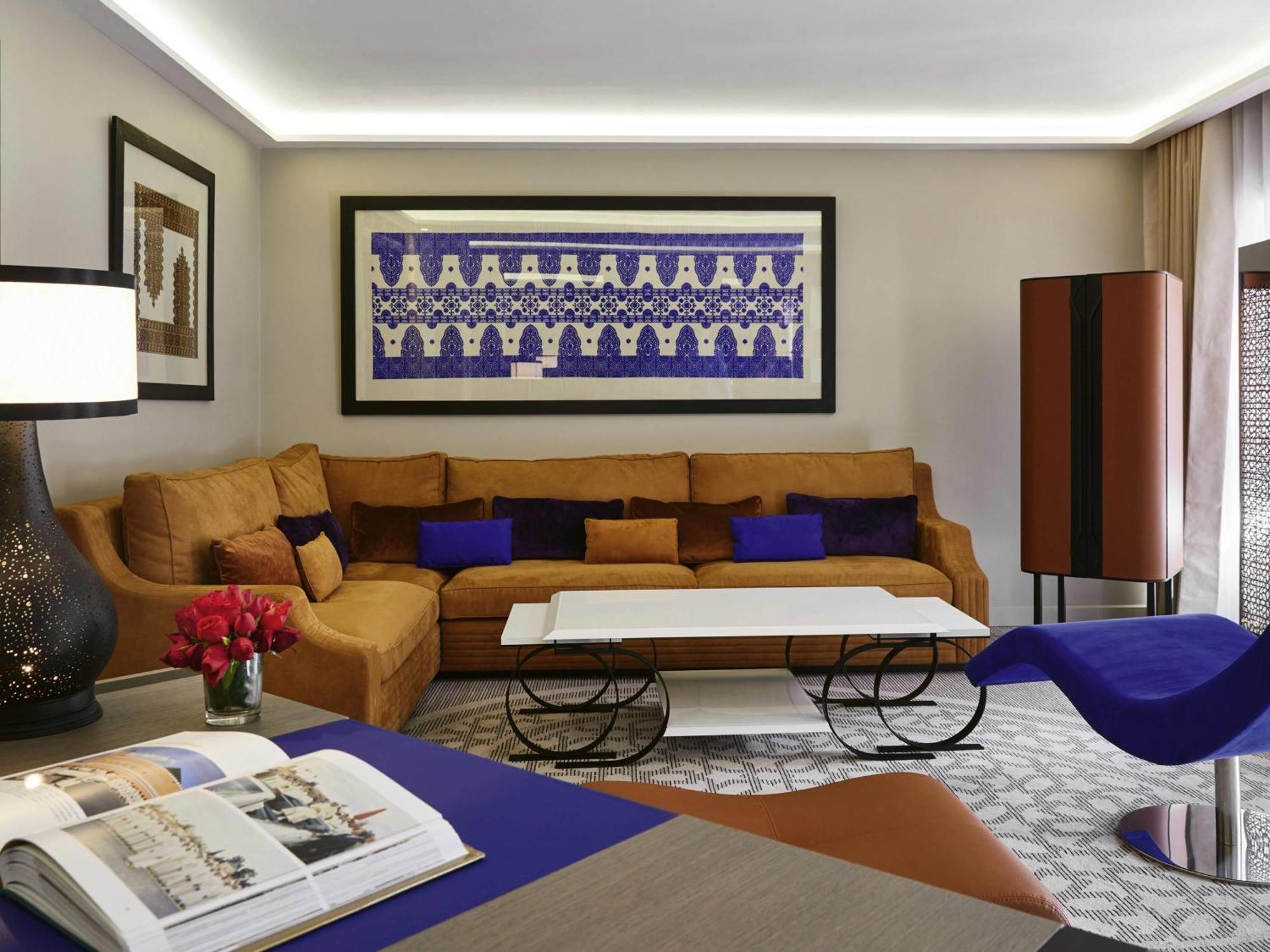 Suite Junior con sala de estar y sofá