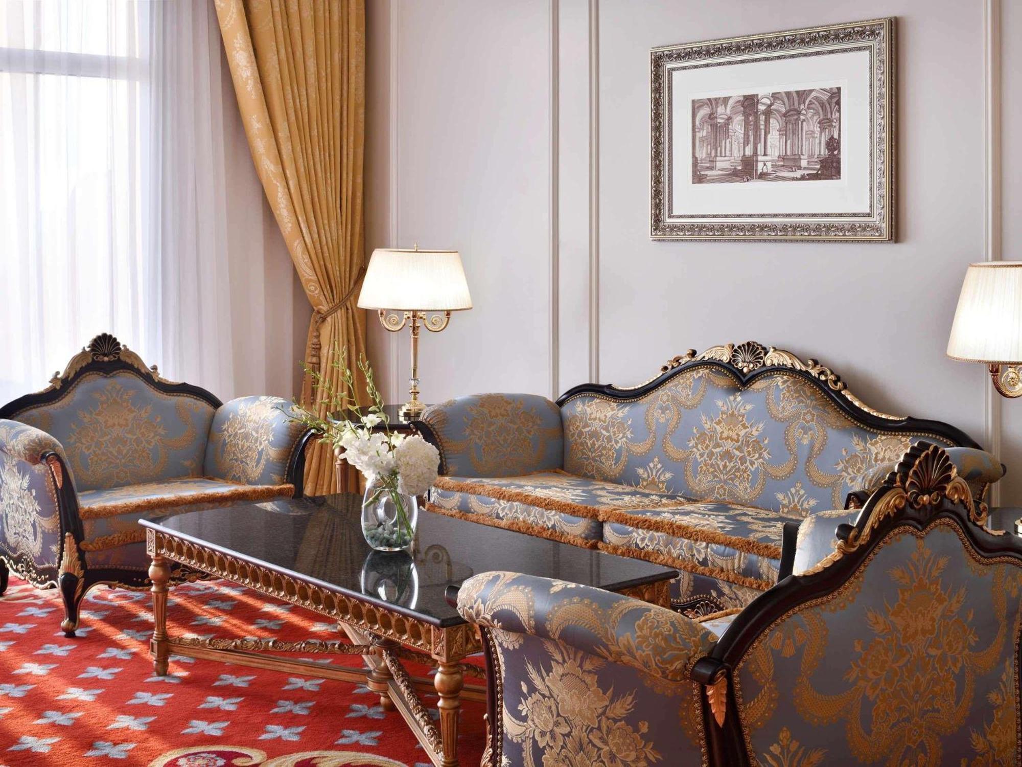 Suite Presidencial Raffles con balcón y acceso al salón