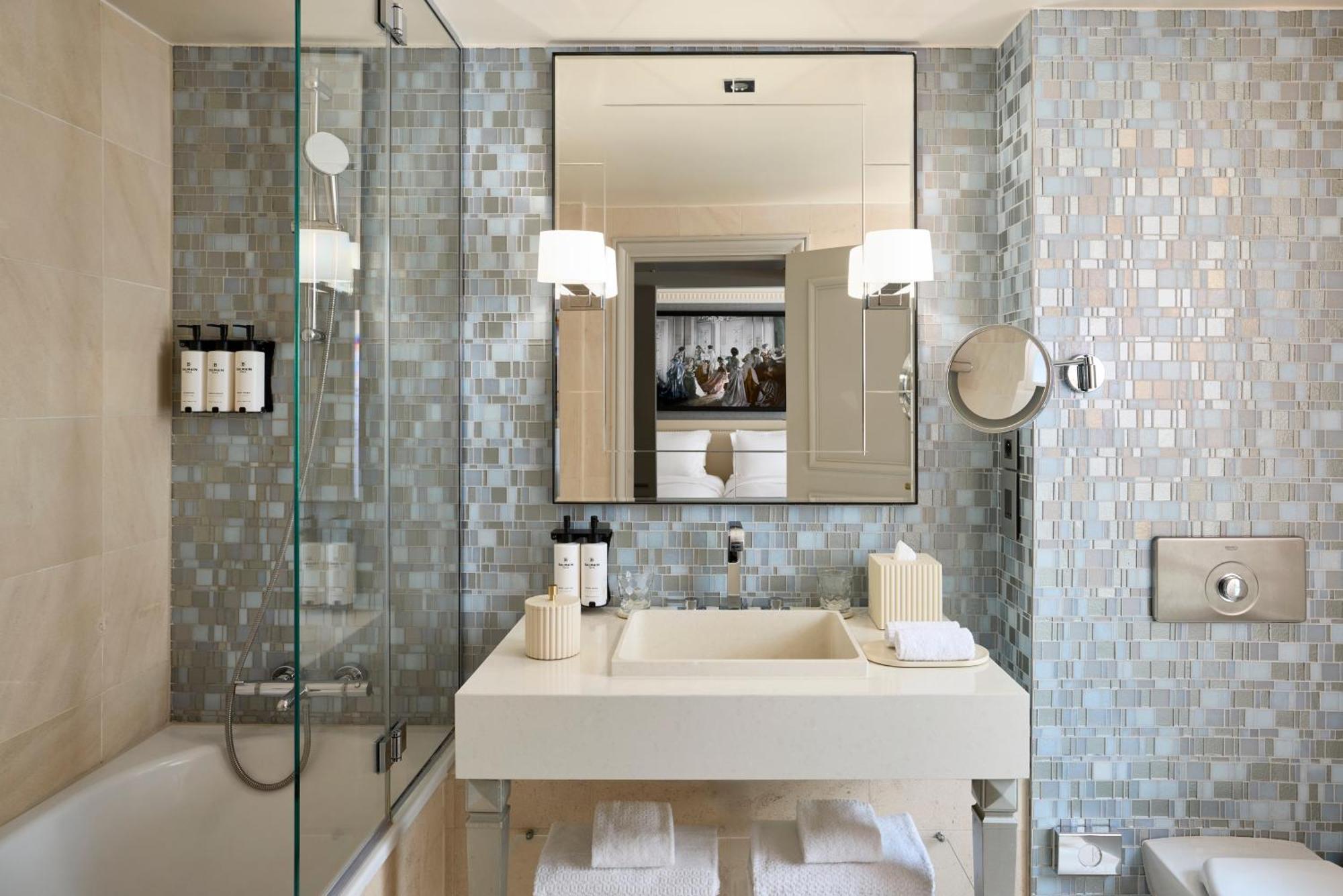 Luxury Room - 1 Queen Bed,1742606493:JPEG