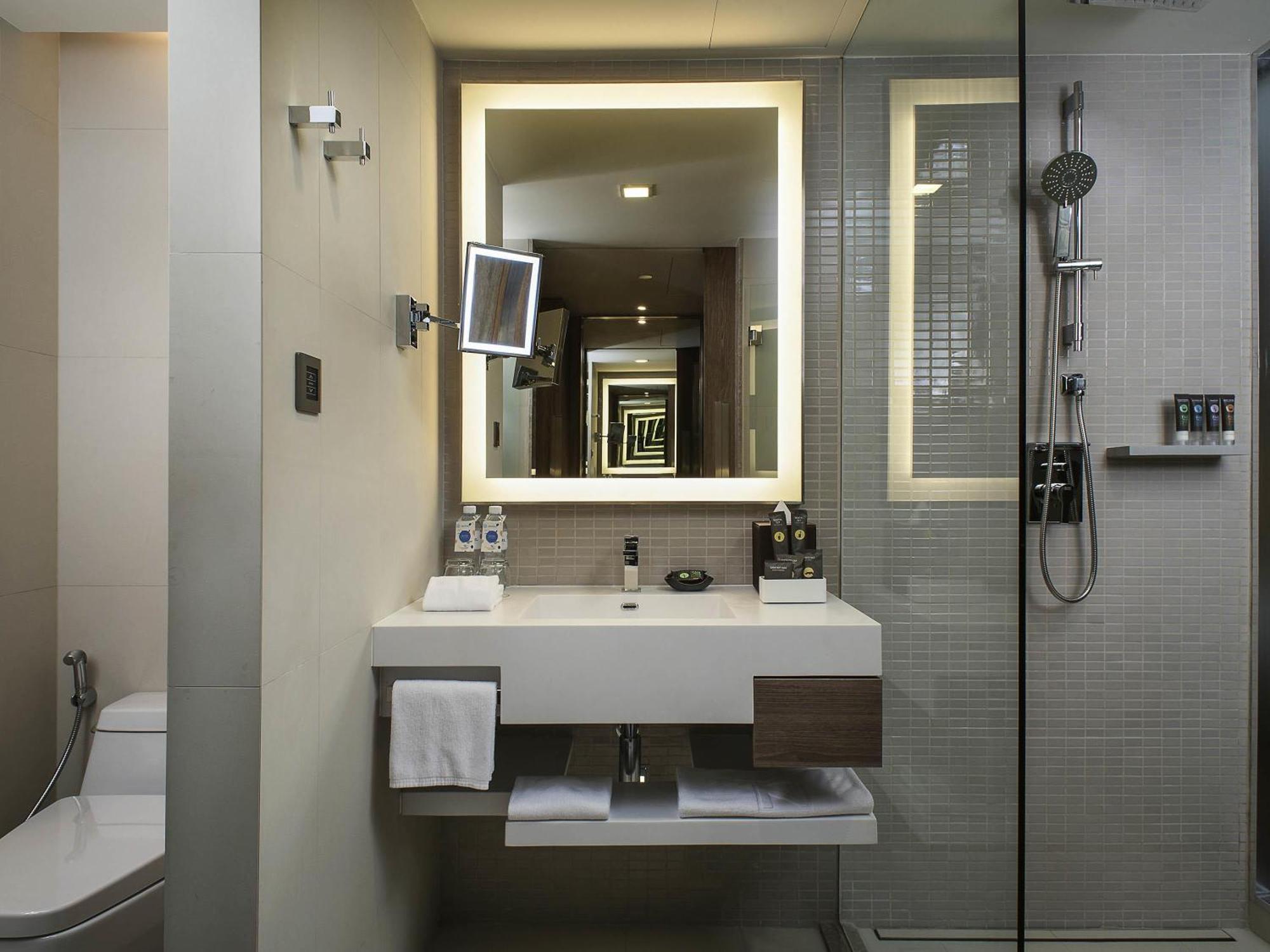 Habitación Doble Deluxe con cama extragrande y vistas a la ciudad