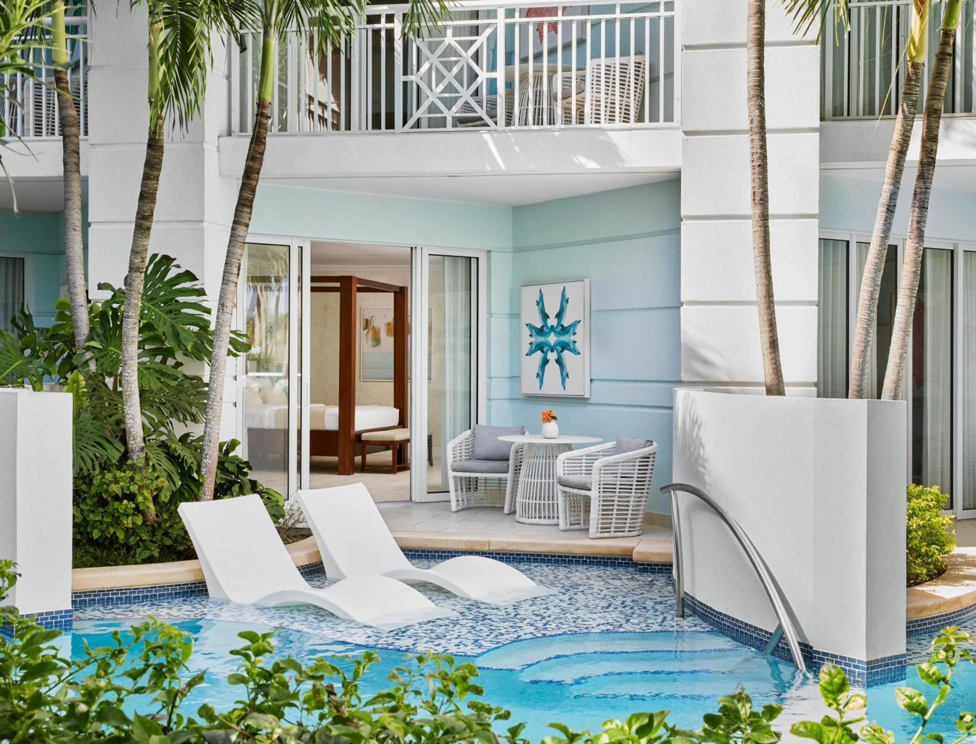 West Bay Swim-up Oversized Club Level Junior Suite