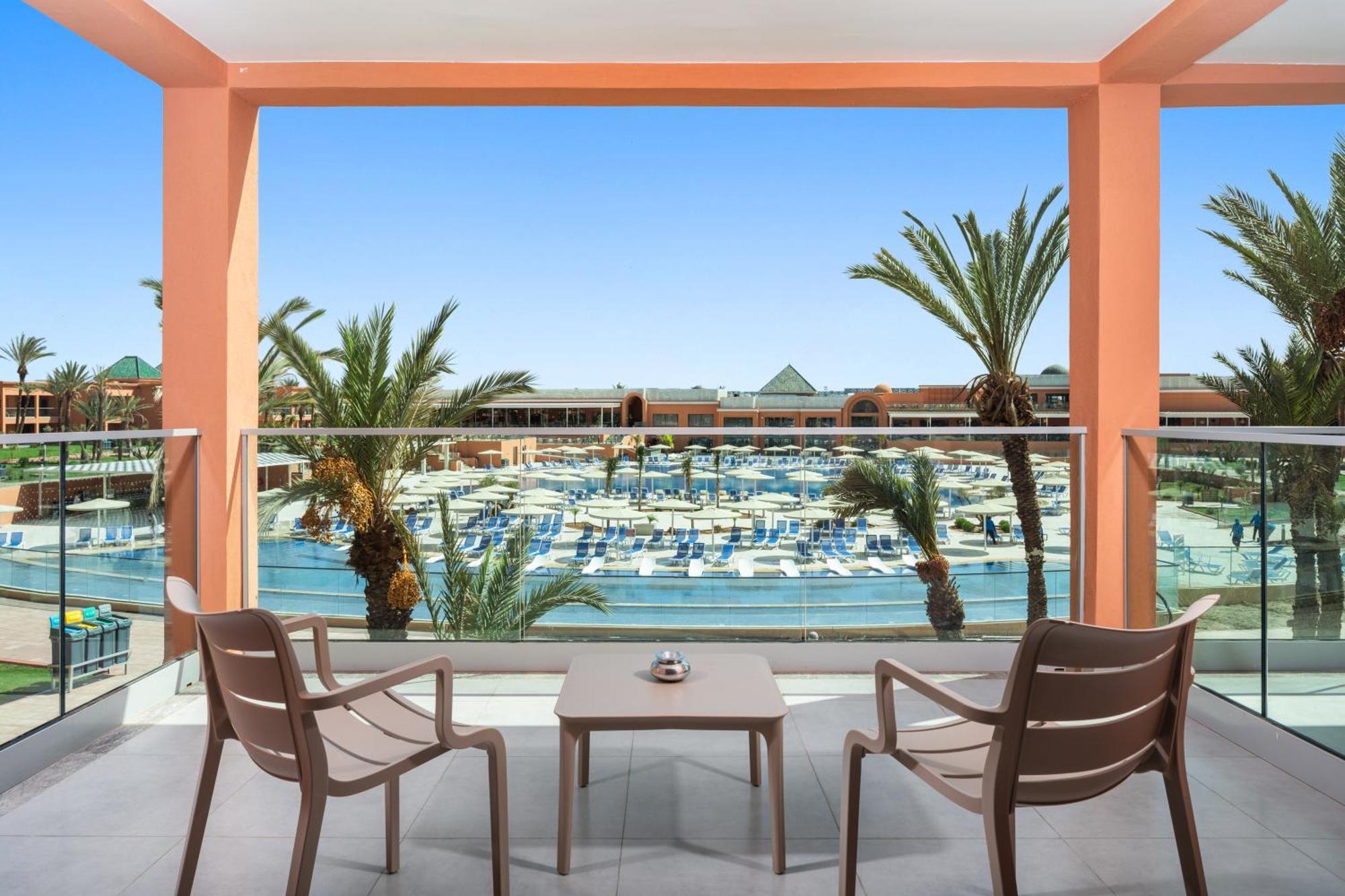 Habitación Deluxe con vistas a la piscina