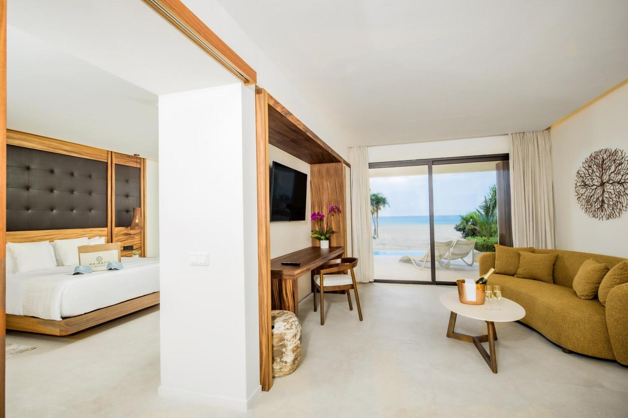Suite Mirage Club con bañera de hidromasaje al aire libre y acceso directo a la piscina - Frente al mar - Mayores de 18 años