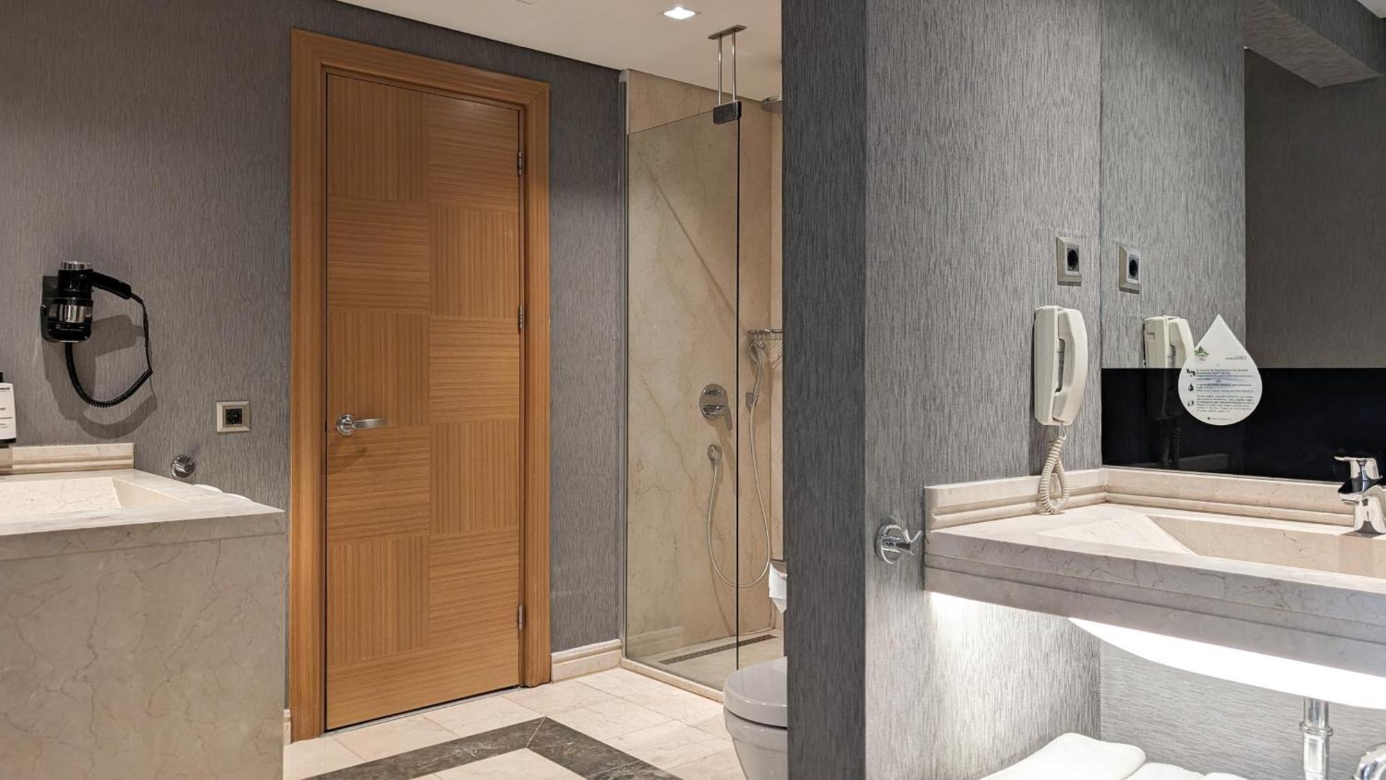 Business Suite,1756458787:JPEG