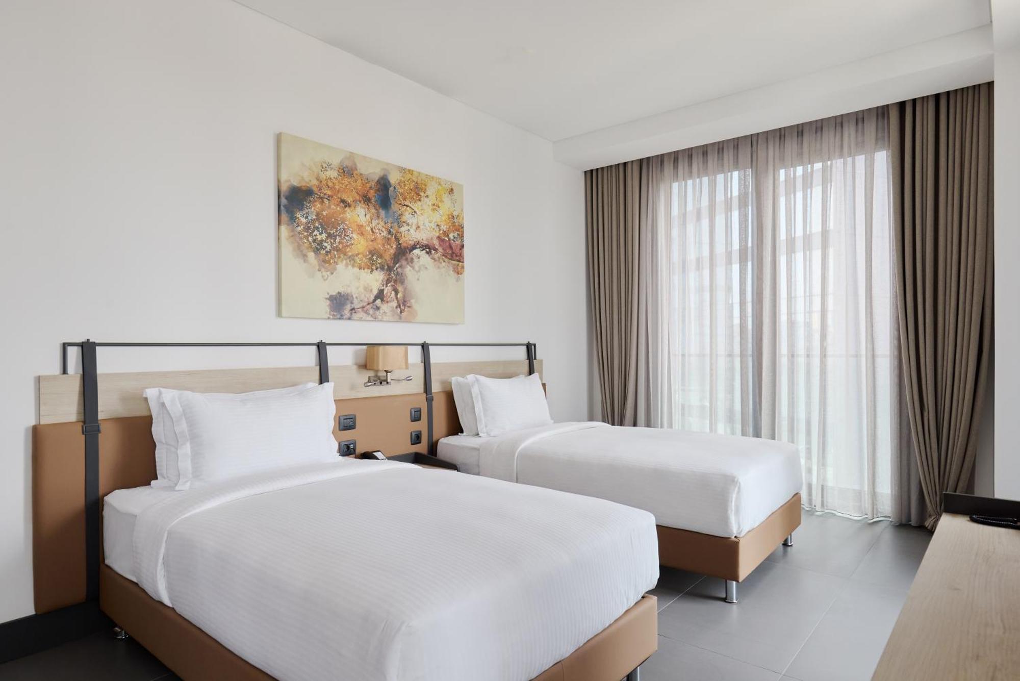 Twin Bed Suite Room Accesible
