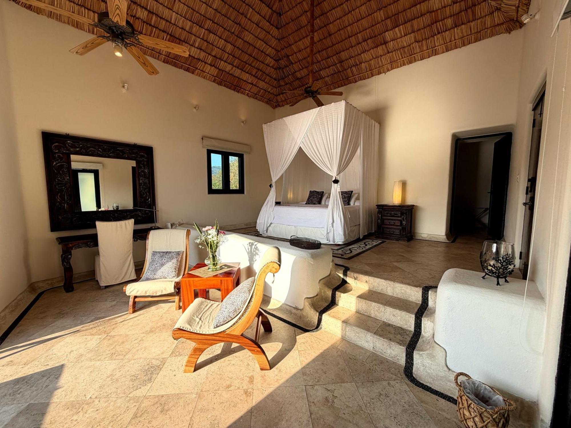 Suite Superior con vistas al océano - 1 cama extragrande - Junto a la piscina