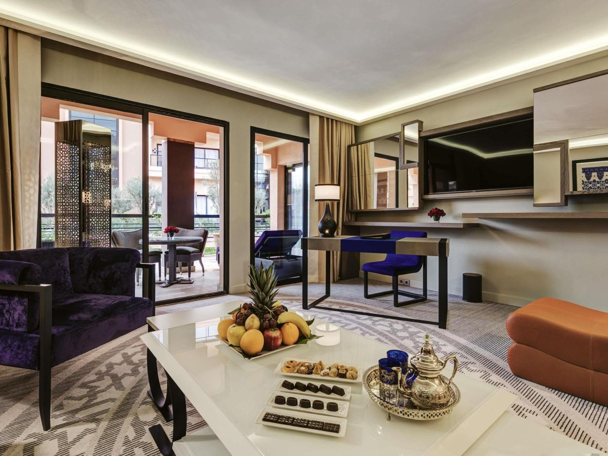 Suite Prestige con cama extragrande, sala de estar y sofá