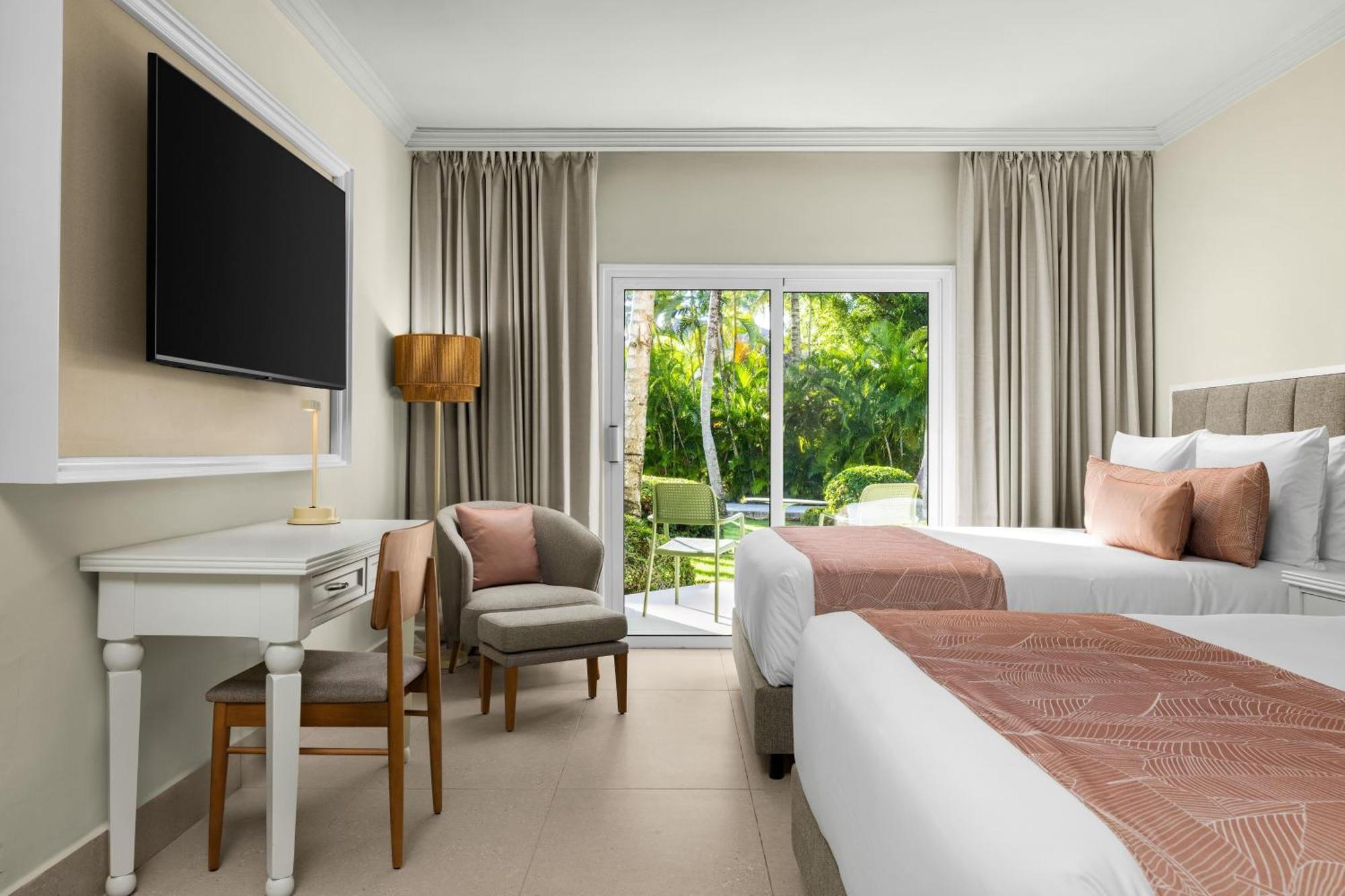 Suite Junior Familiar con 1 cama extragrande, 2 camas grandes y vistas tropicales
