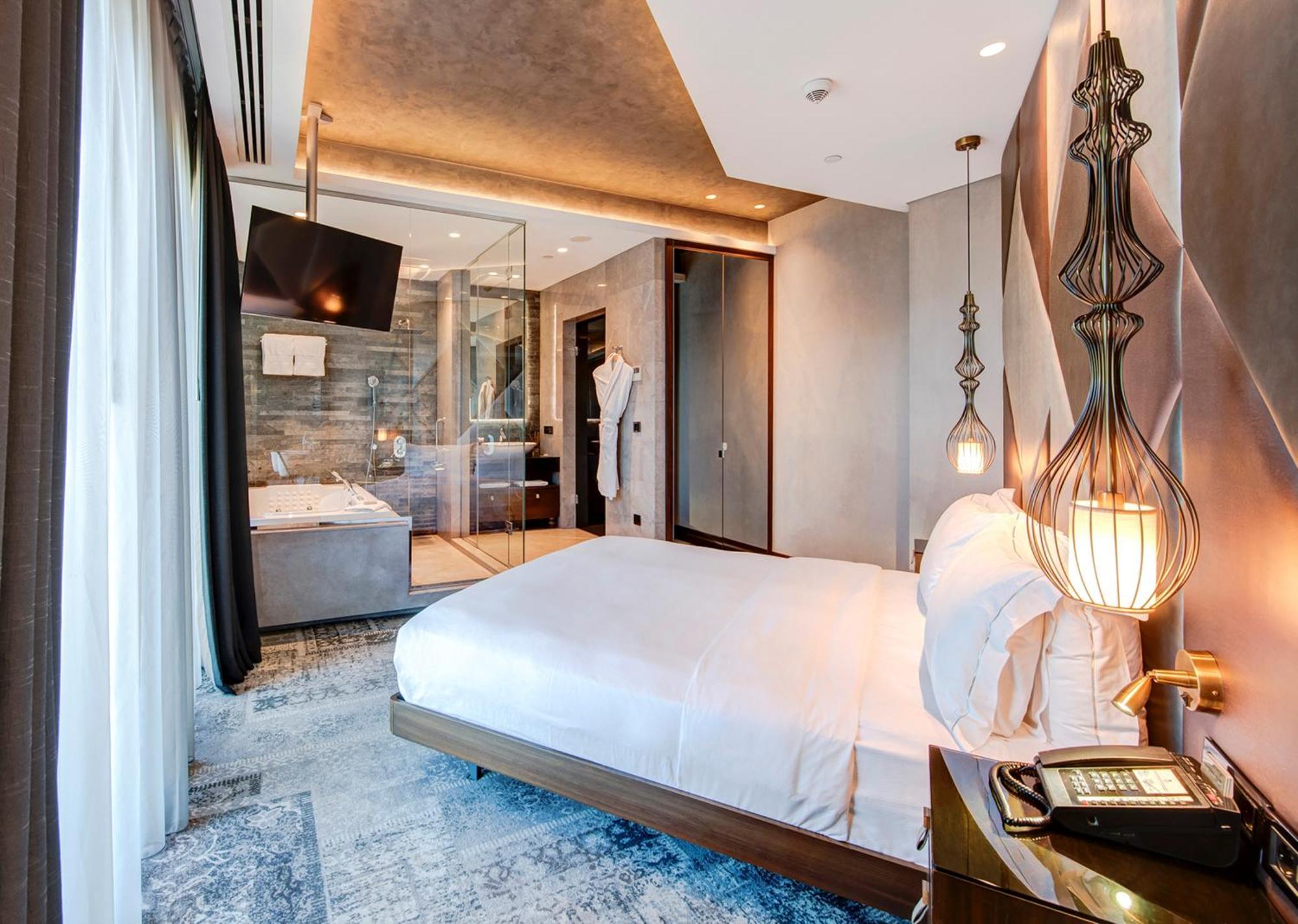 Suite de 1 dormitorio con terraza y cama extragrande