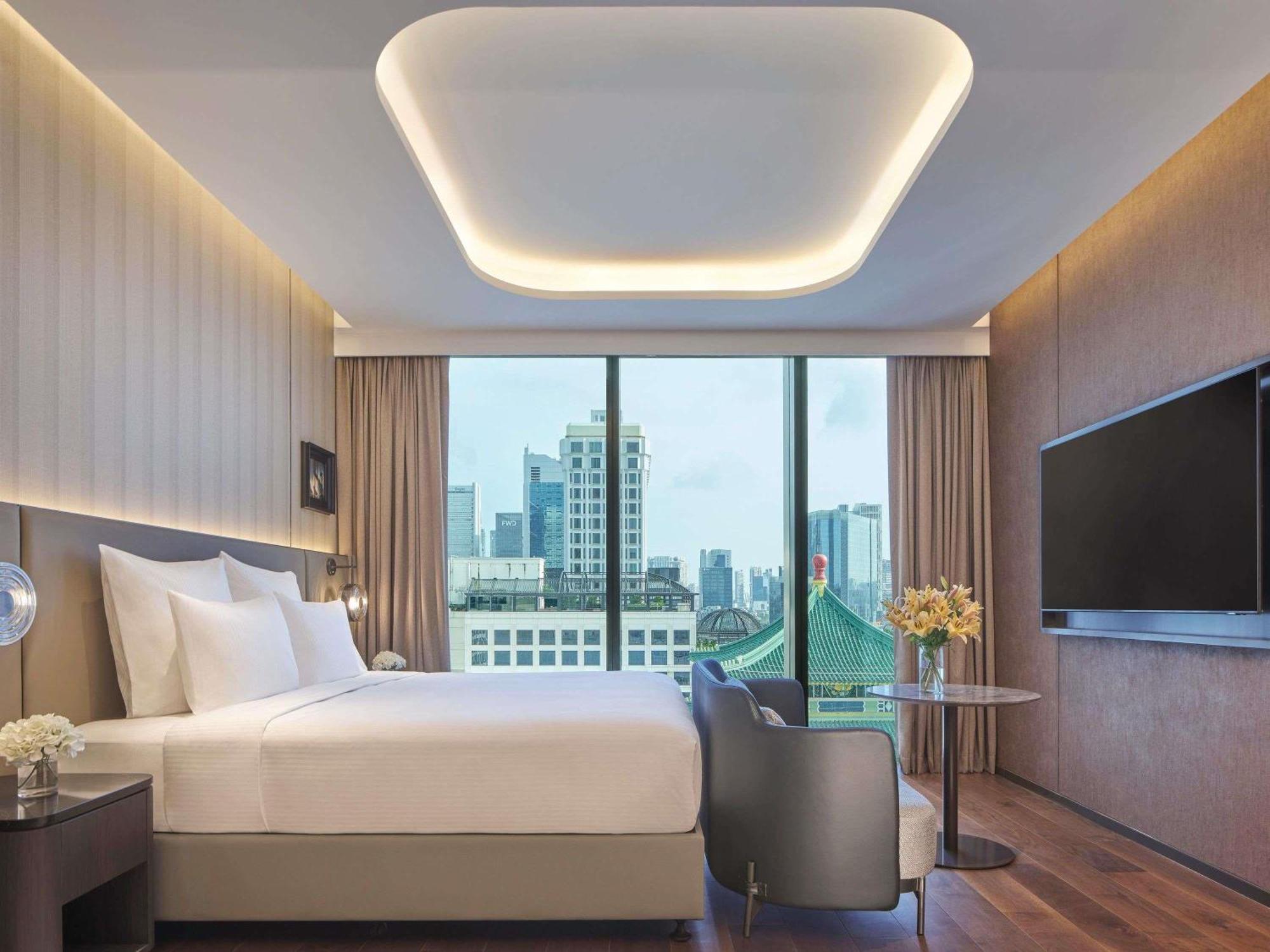 Suite Estudio con cama extragrande y acceso al salón