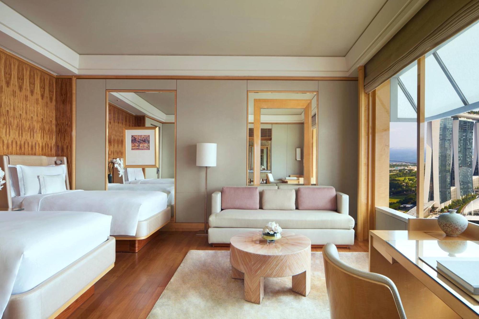 Alojamiento Deluxe Marina con 2 camas individuales y vistas al puerto deportivo