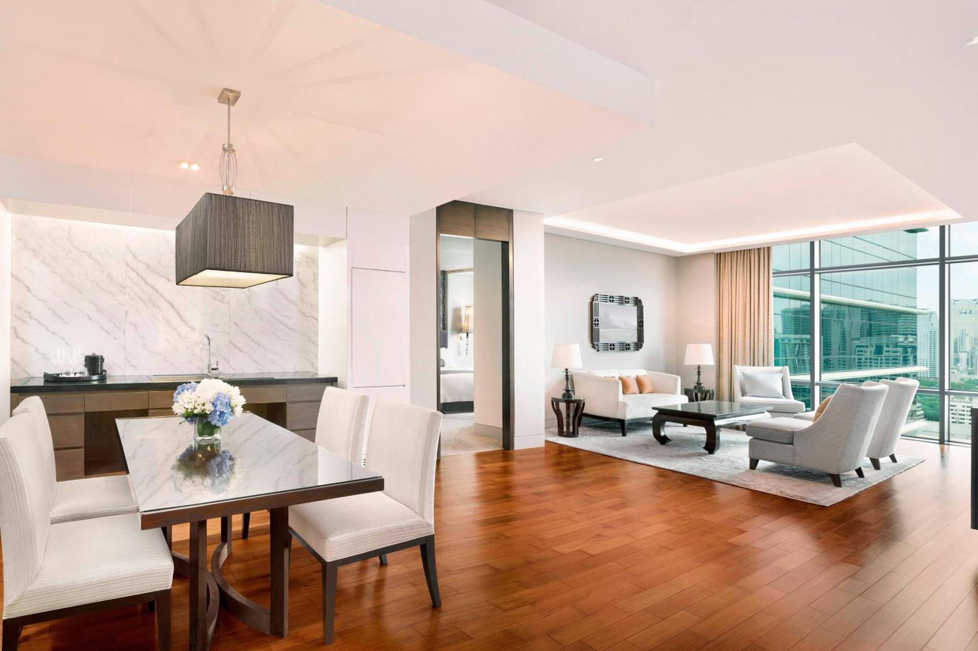 Family Two-Bedroom Suite with Skyline View