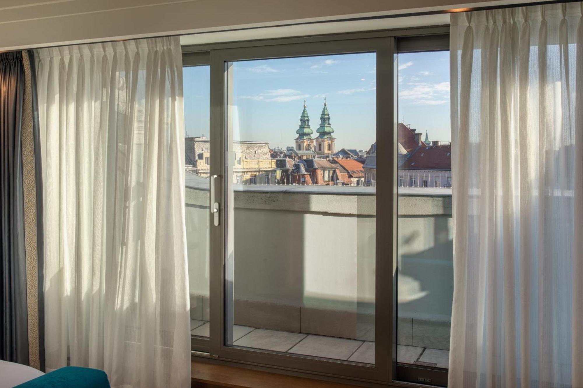 Habitación con balcón y vistas a la ciudad - Cama extragrande