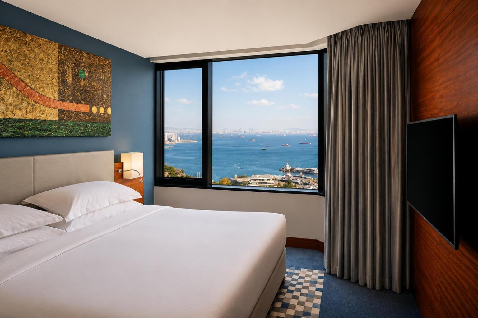 Habitación Doble Superior con cama grande y vistas al mar