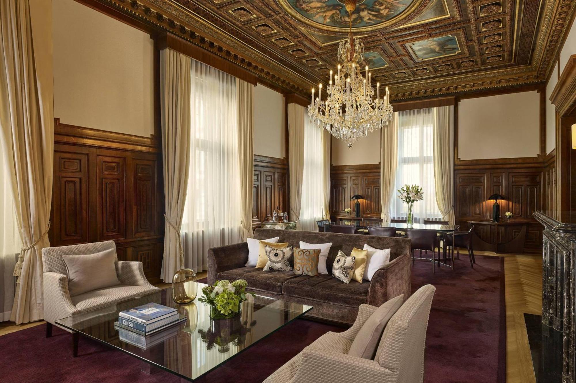 Suite Presidencial con vistas a la ciudad y acceso al club lounge