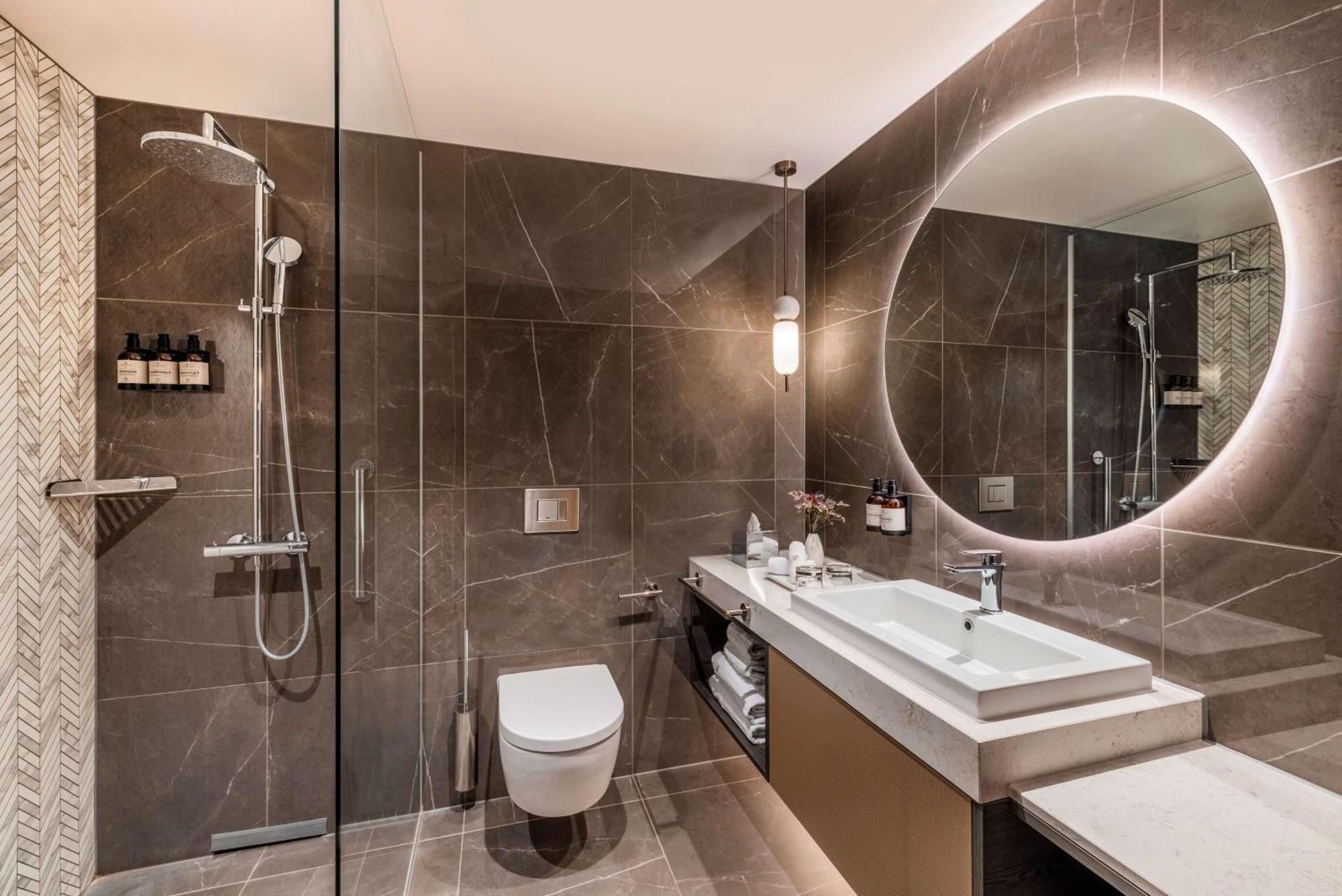 Suite Junior frente al mar con vistas y cama adicional (2 adultos + 1 niño)