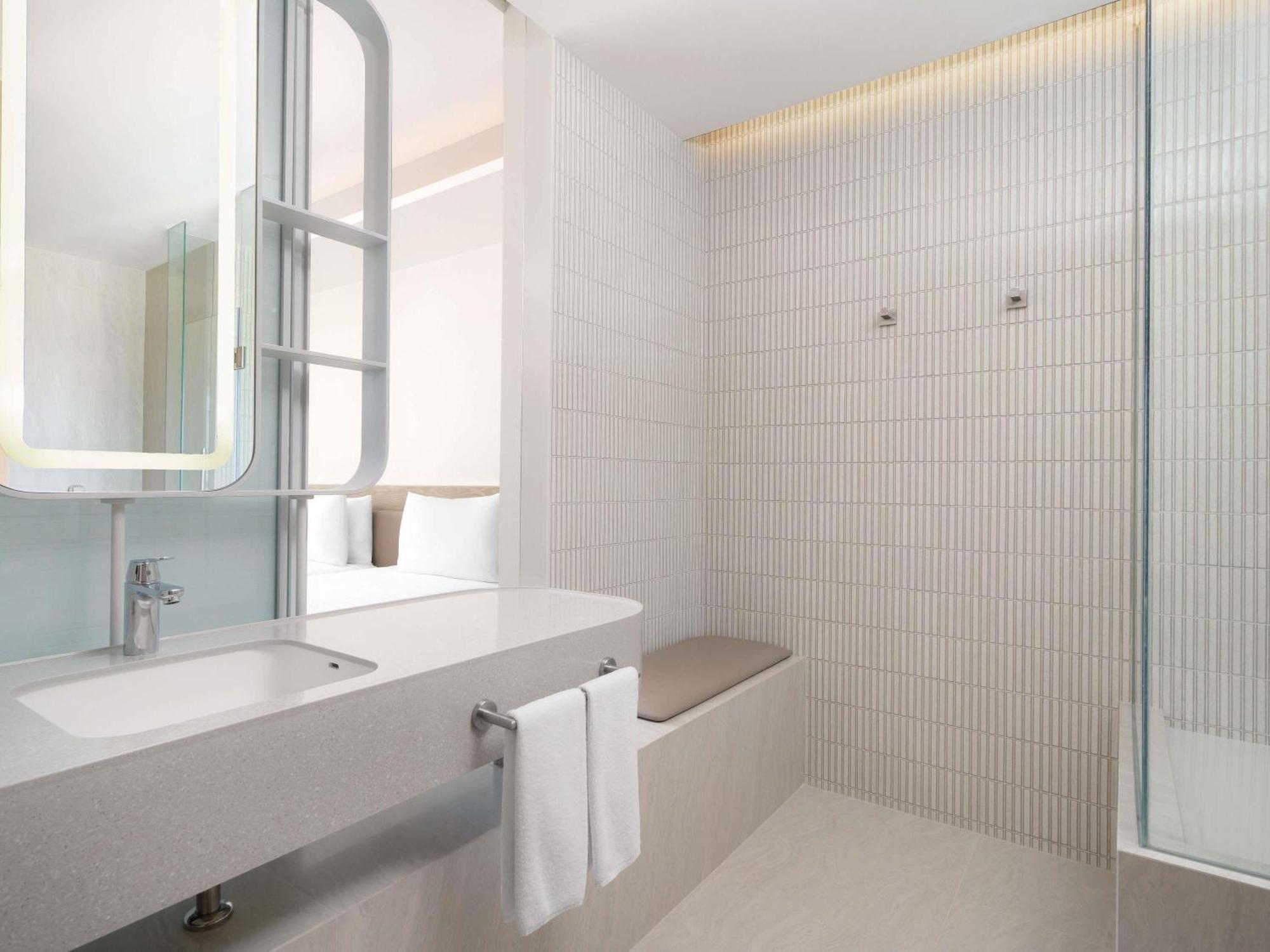 Premier Deluxe Twin Room with City View