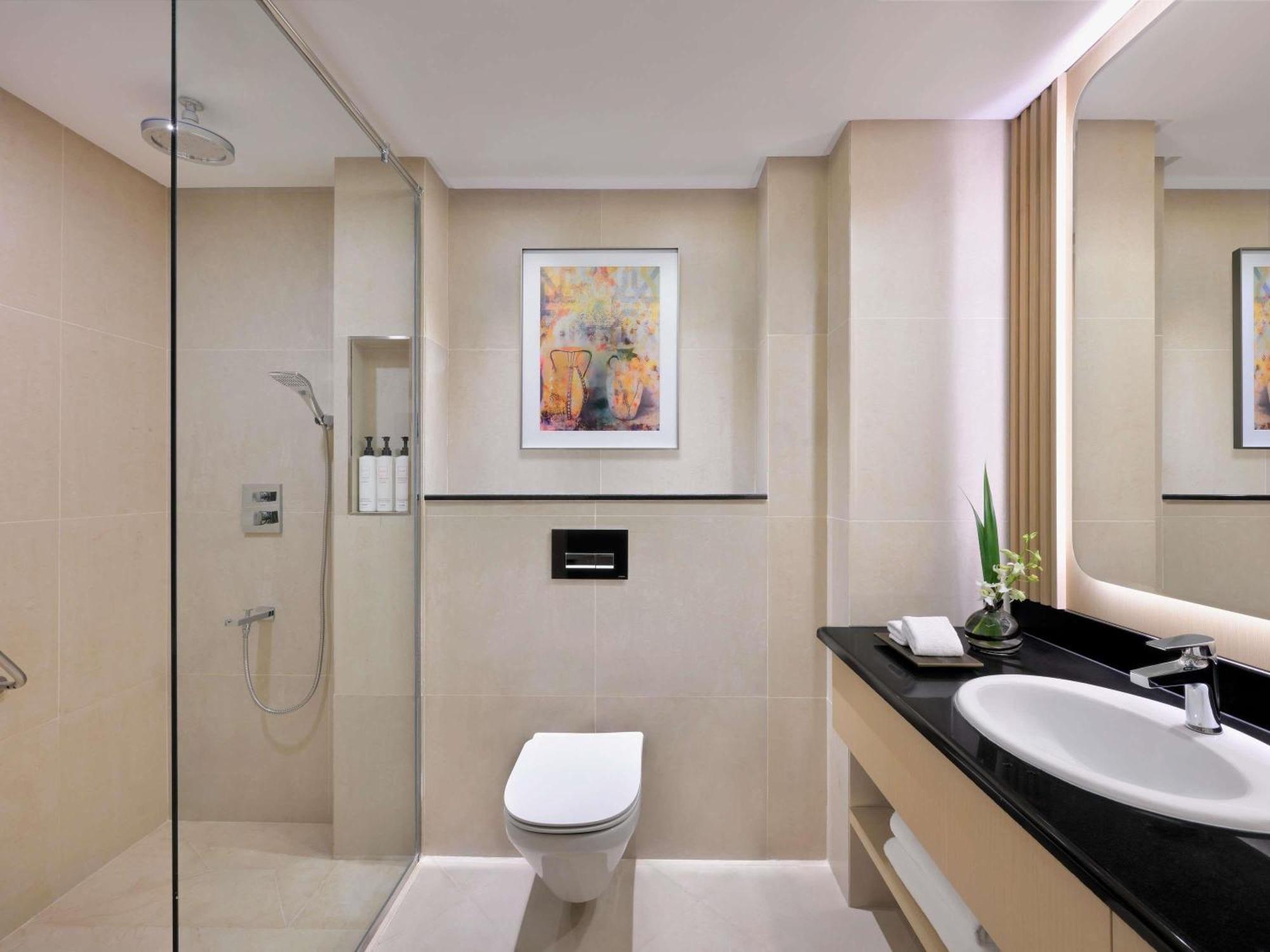 Suite con bañera de hidromasaje y terraza