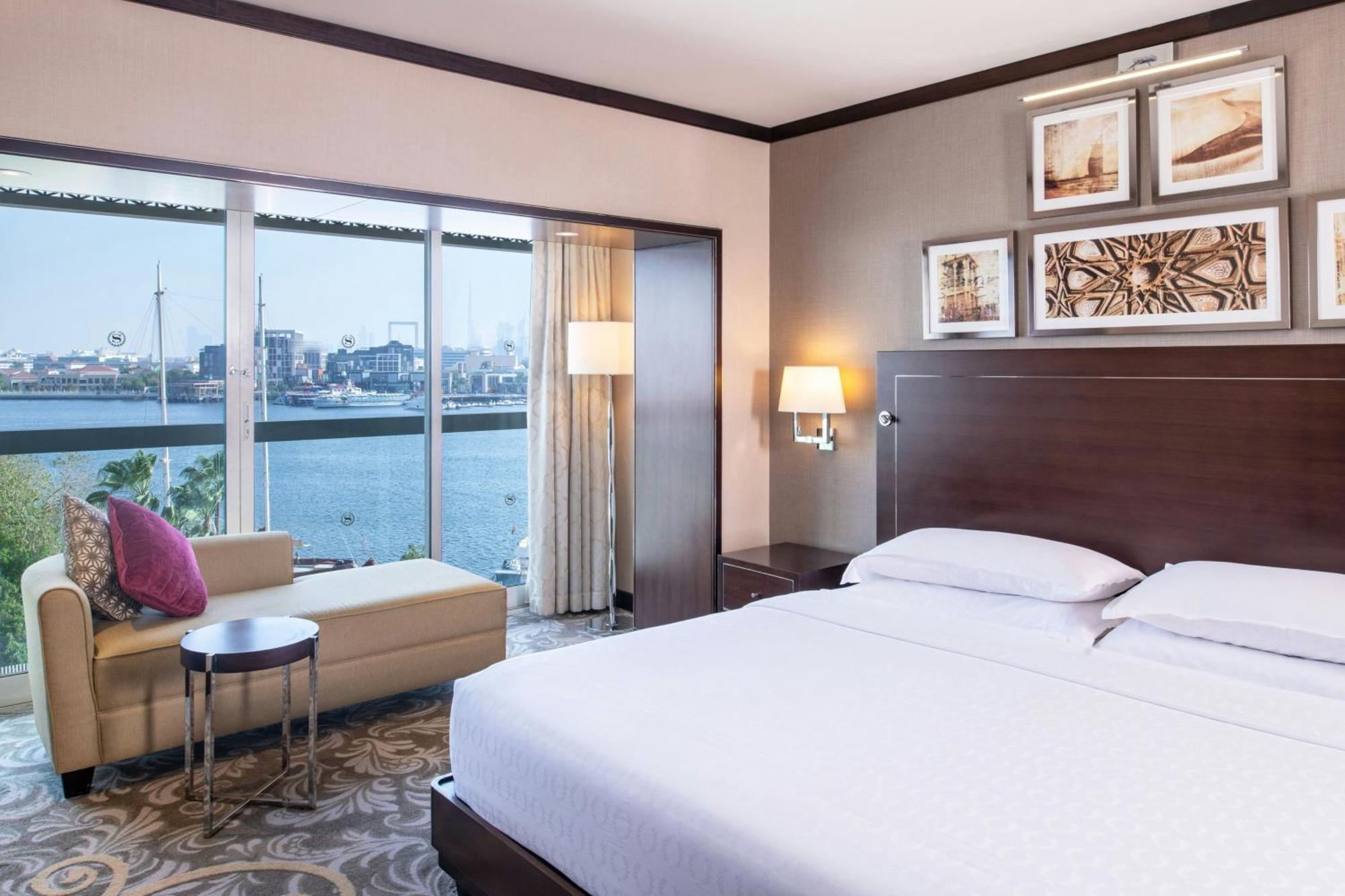 Suite Executive con 1 cama extragrande y acceso al club lounge