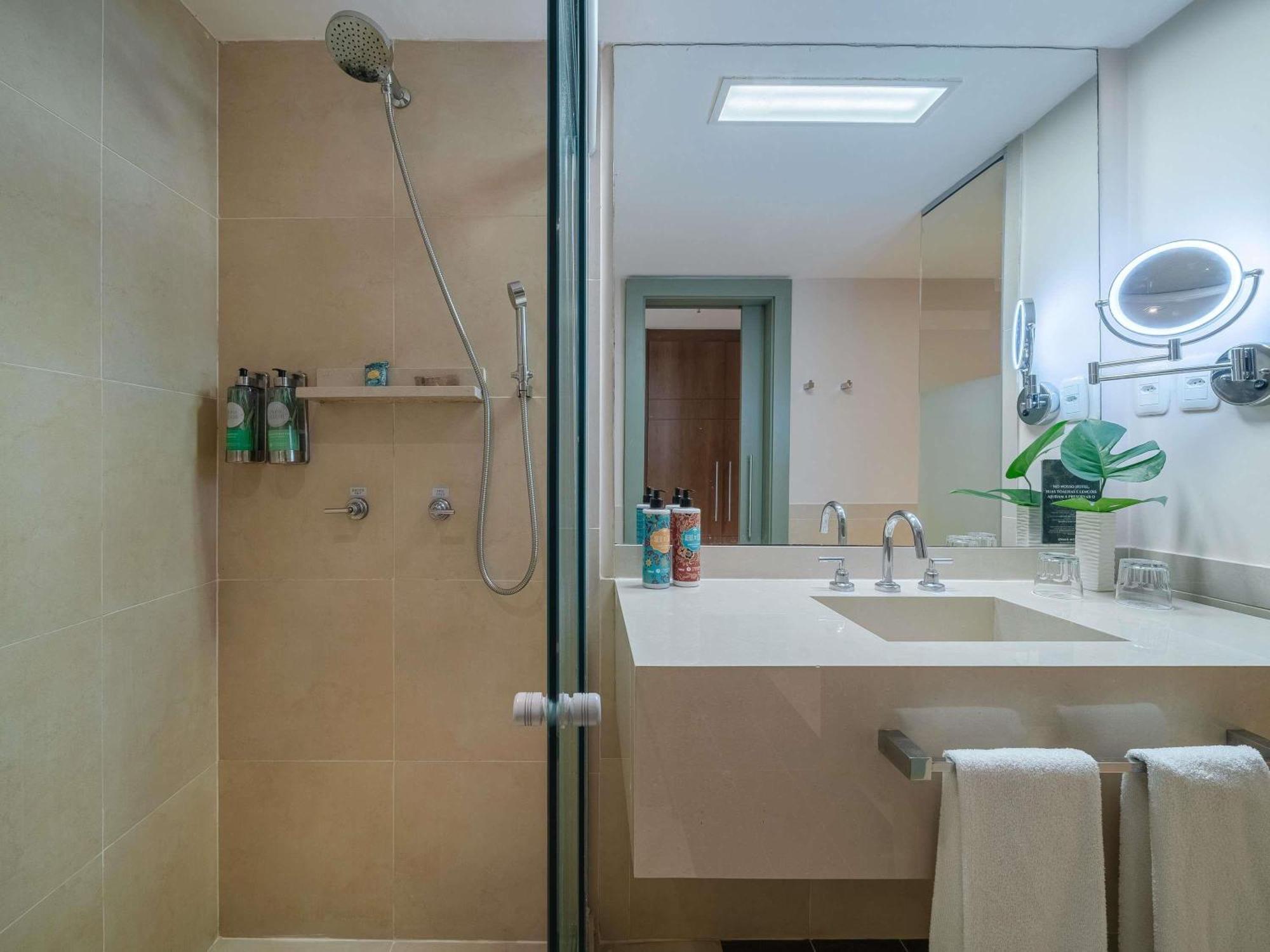 Habitación Deluxe con 2 camas individuales y vistas a la ciudad