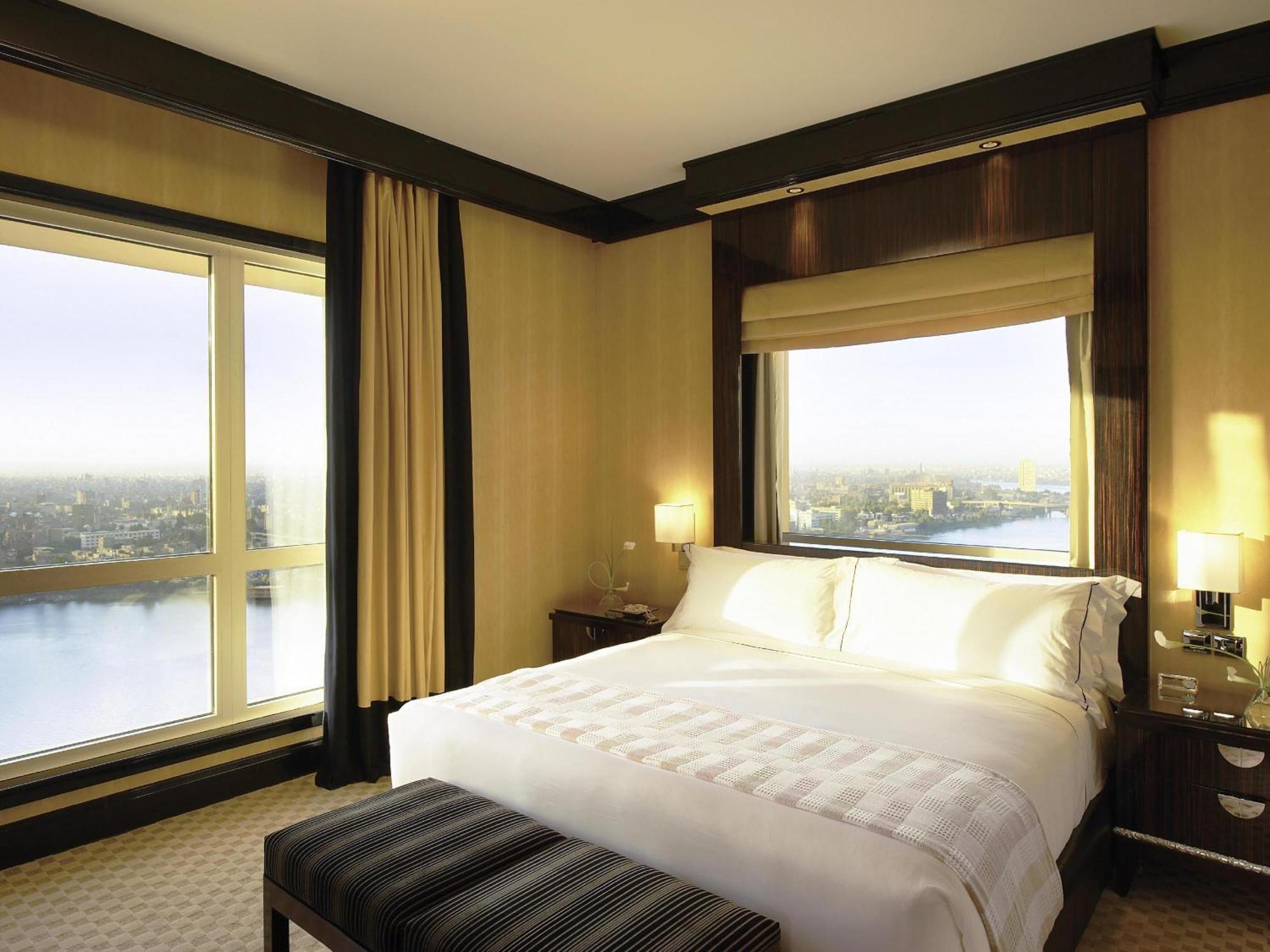 Suite Fairmont Gold con vistas al Nilo - Acceso al salón