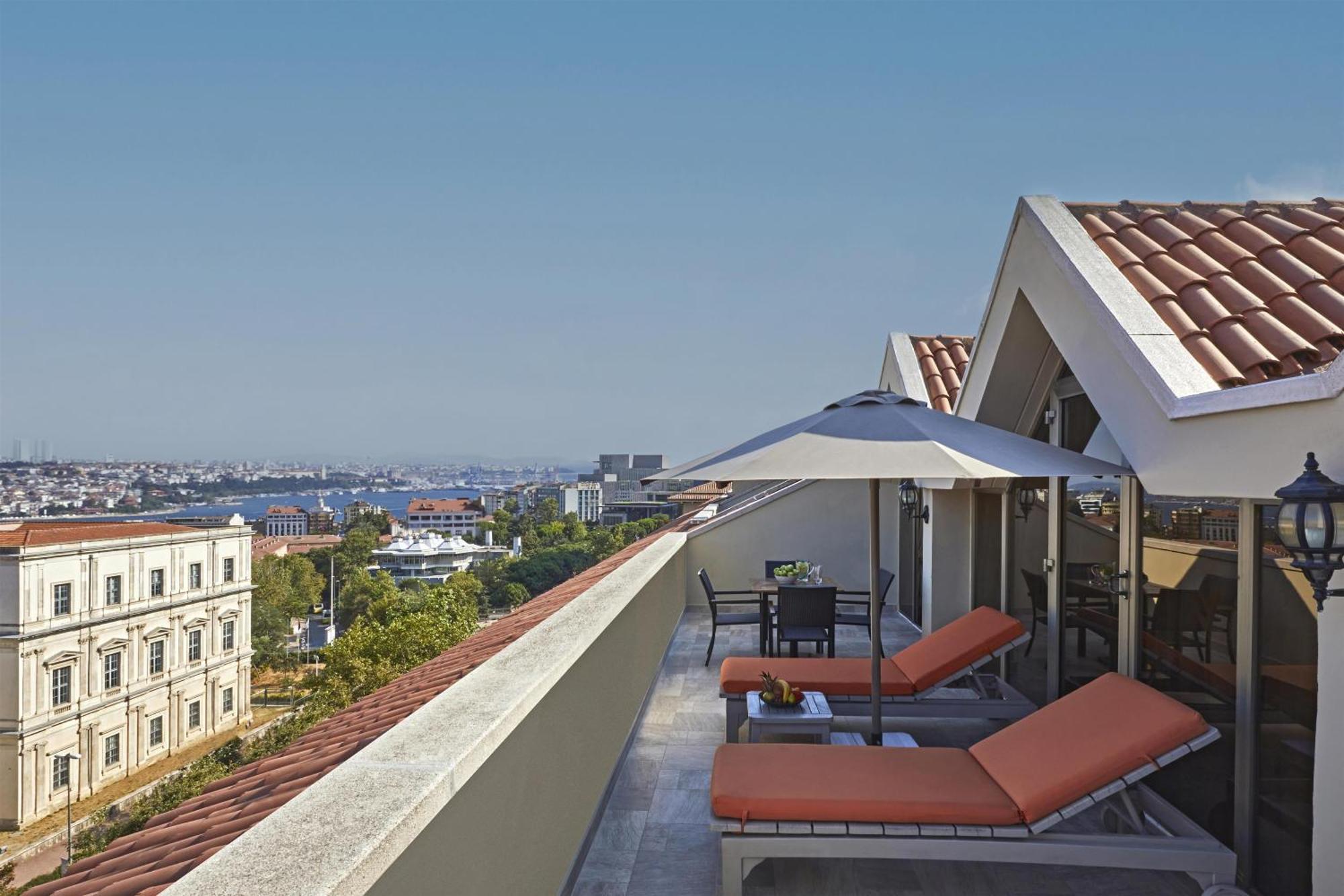 Suite de tres dormitorios con terraza y vistas al Bósforo