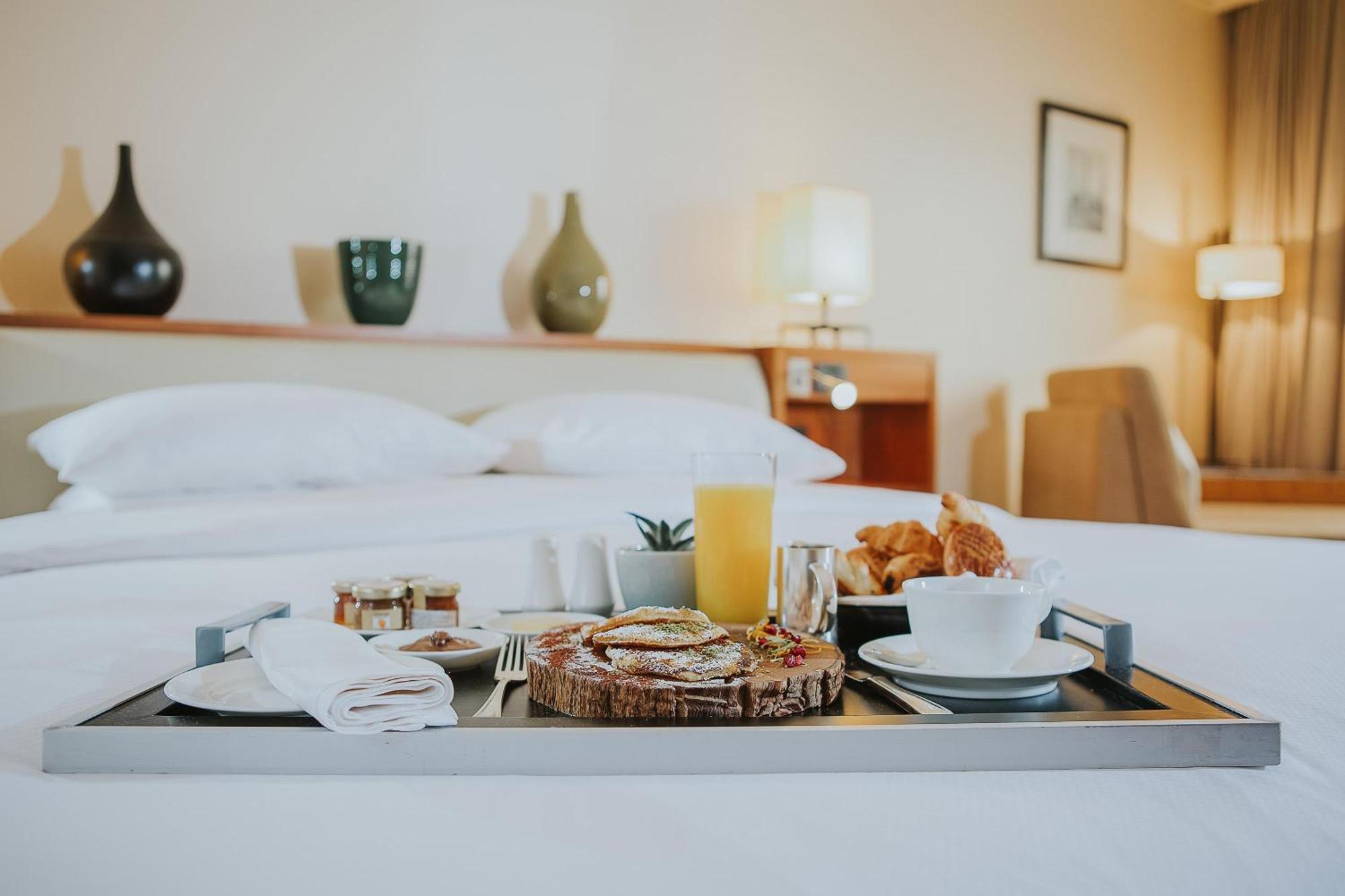 Habitación con cama extragrande y vistas al Bósforo