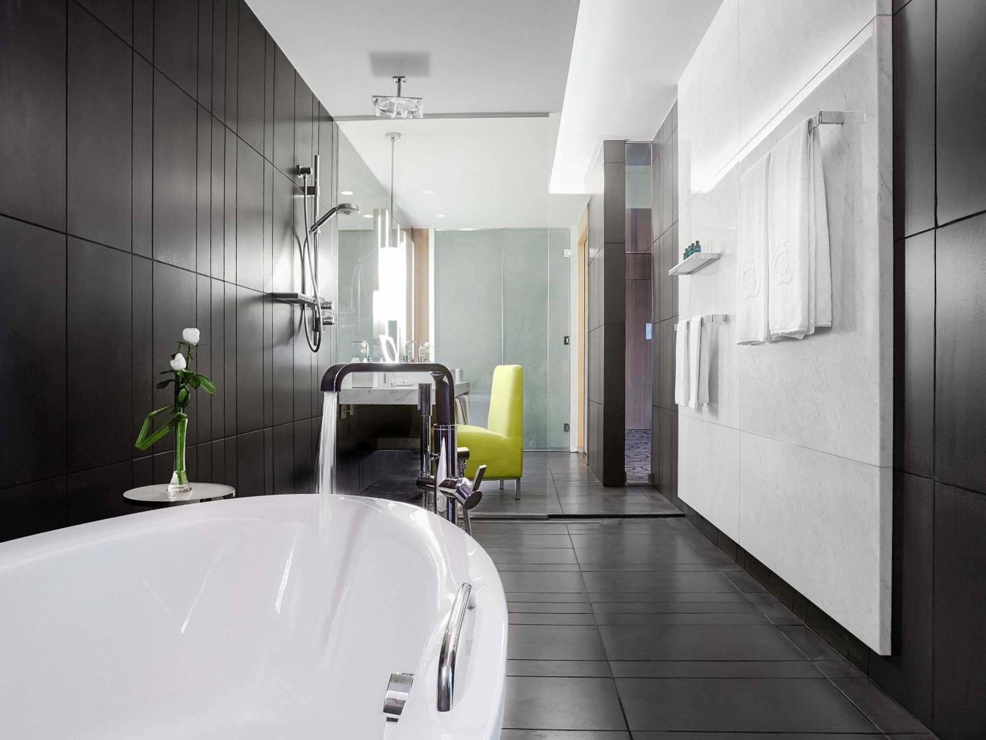 Suite Junior con cama extragrande y vistas a Burj Khalifa