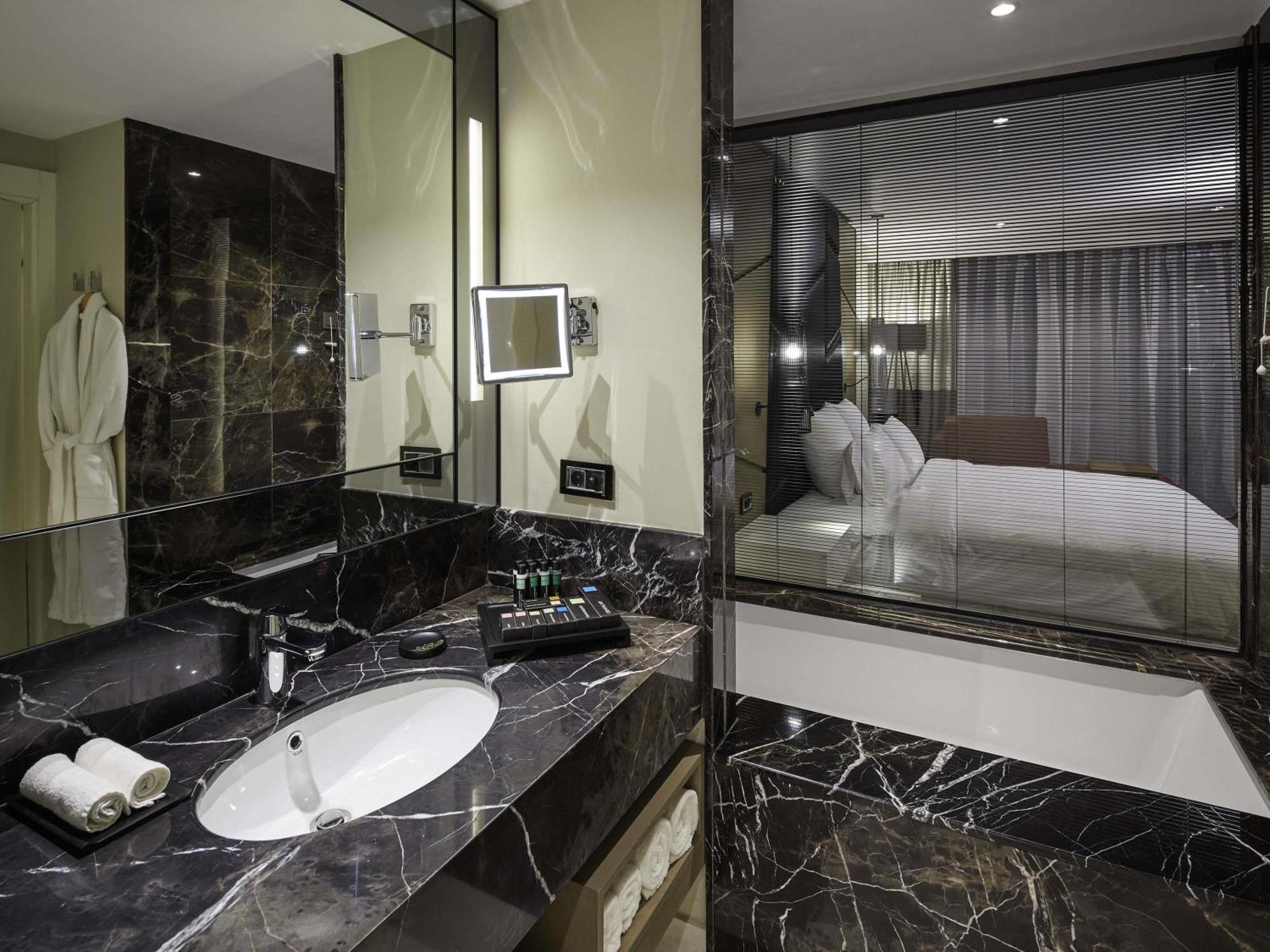 Habitación Executive con 2 camas individuales y acceso al salón