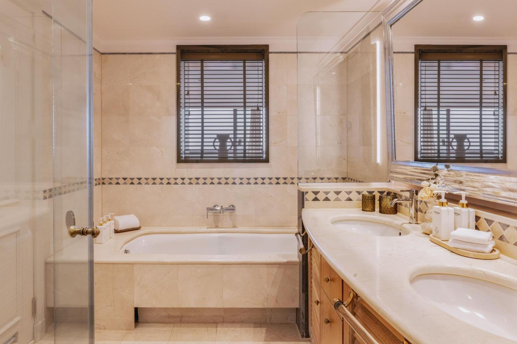 Grand Suite with Jacuzzi Ocean View