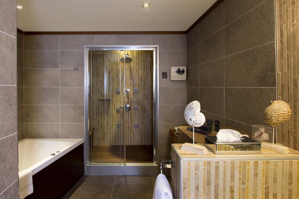 Suite Residencial con bañera de hidromasaje, baño de vapor y acceso gratuito al spa