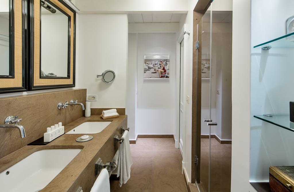 Habitación Doble Deluxe con balcón y vistas al mar
