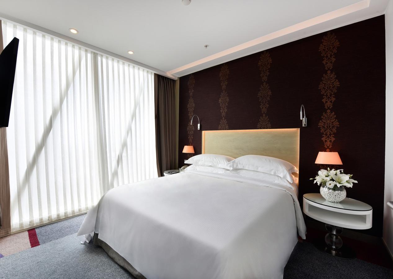Suite de 1 dormitorio con vistas a la ciudad