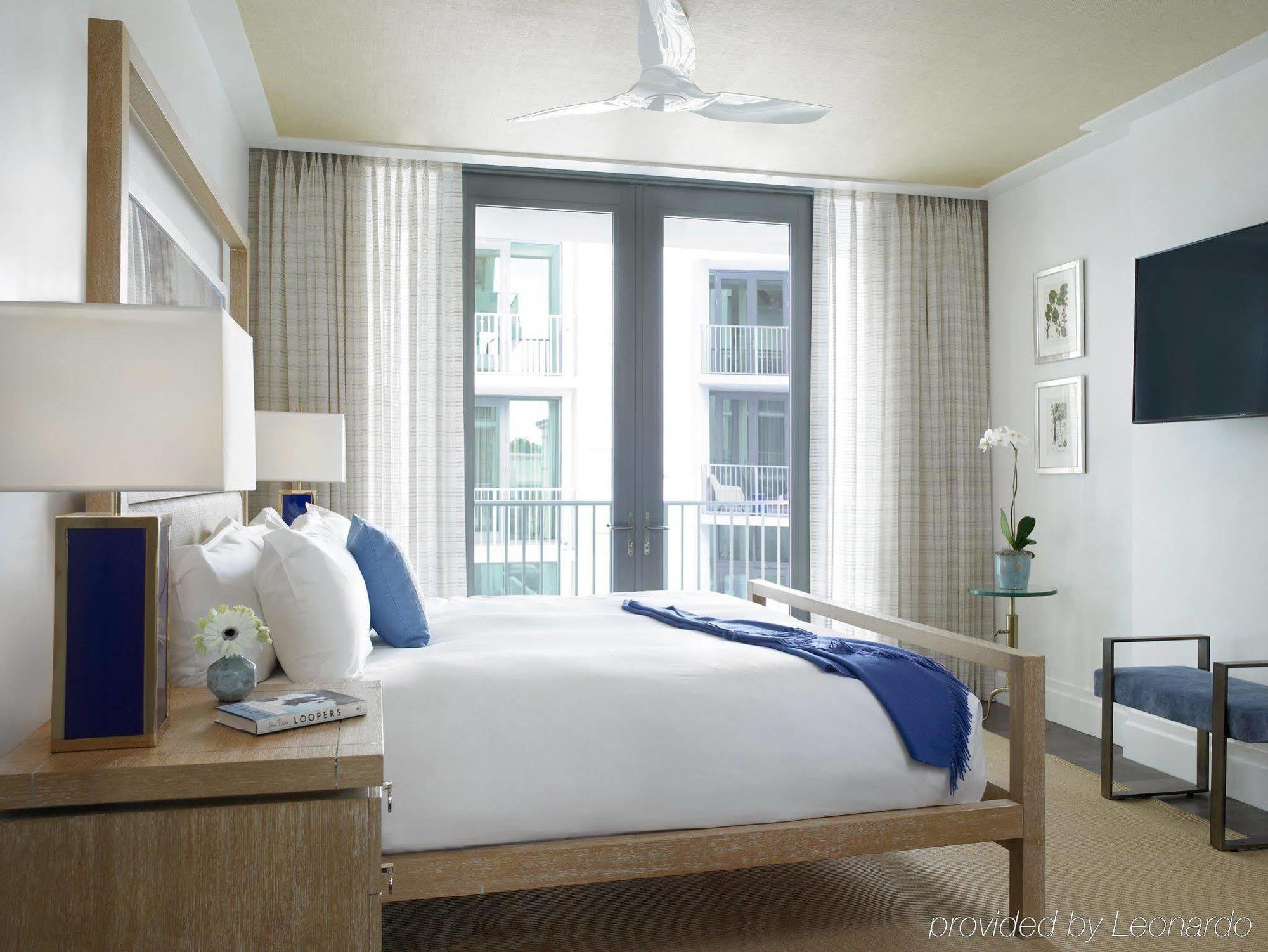 Suite Superior con cama extragrande y balcón