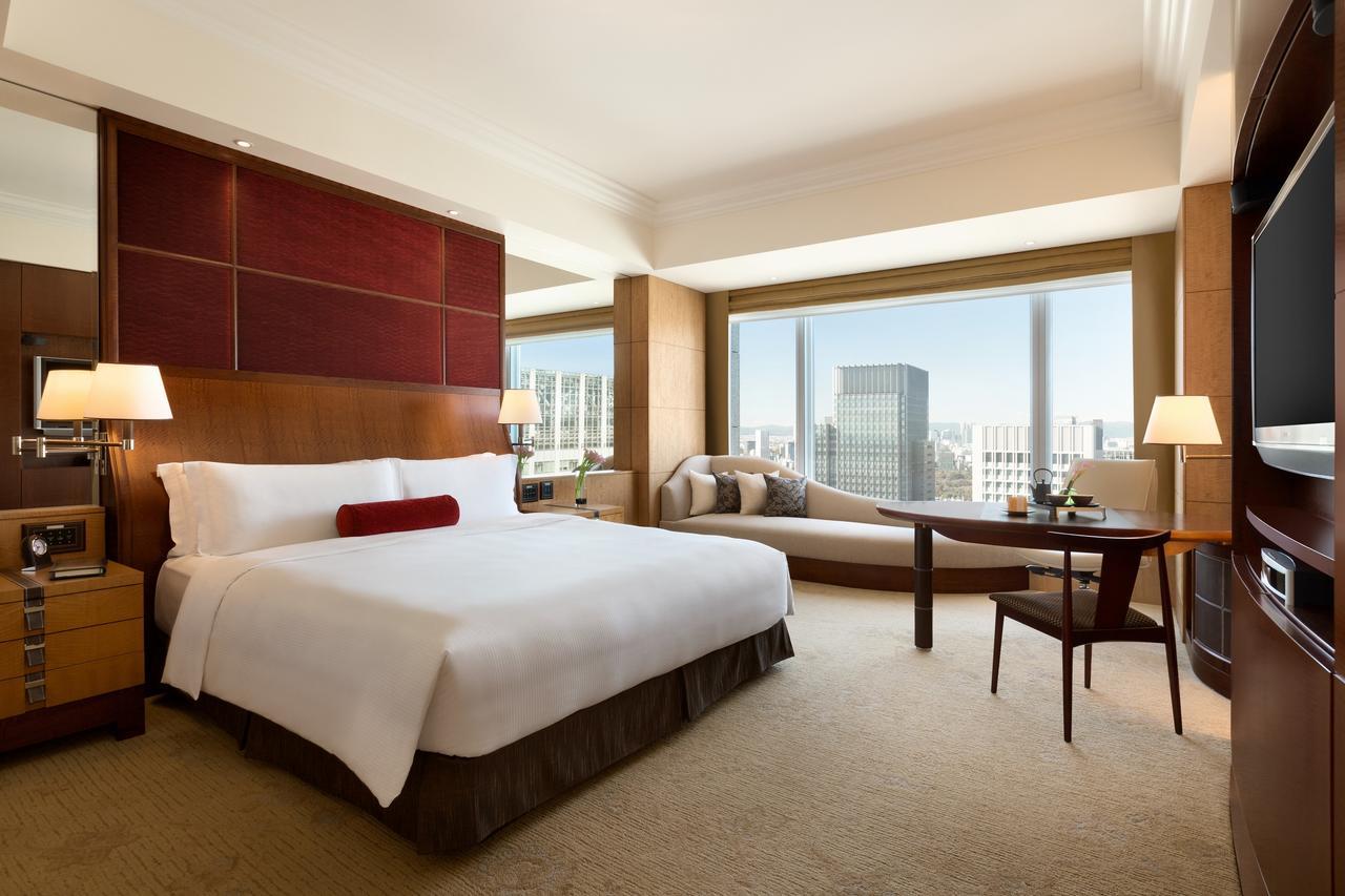 Habitación Deluxe Horizon Club con cama extragrande y vistas al jardín Imperial