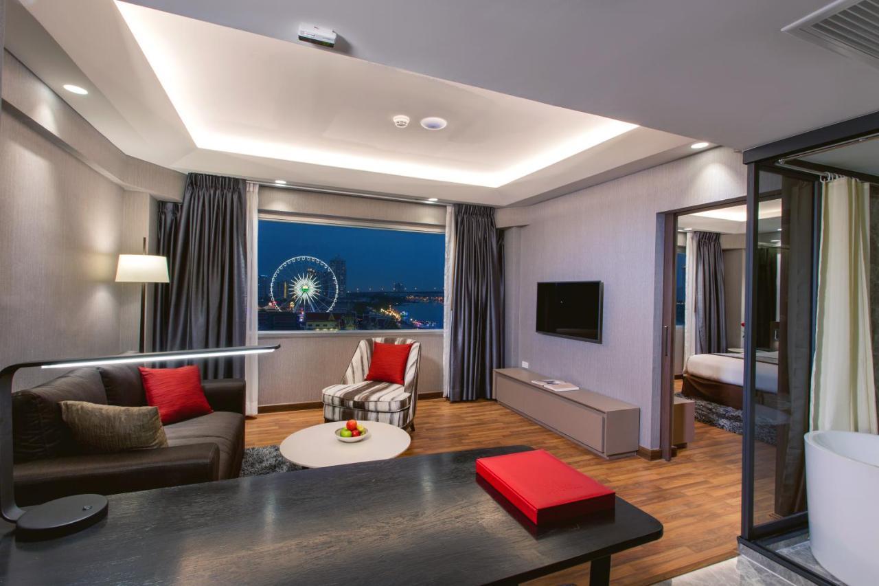 Suite Premier con cama extragrande y vistas al río