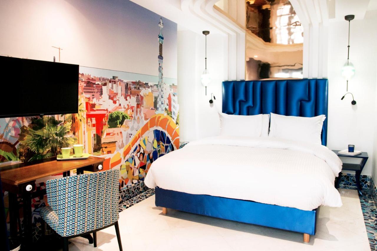 Habitación con cama grande