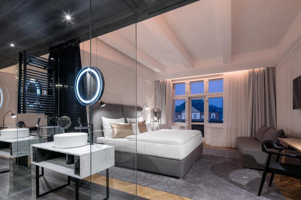 Habitación Familiar con bañera de hidromasaje y balcón