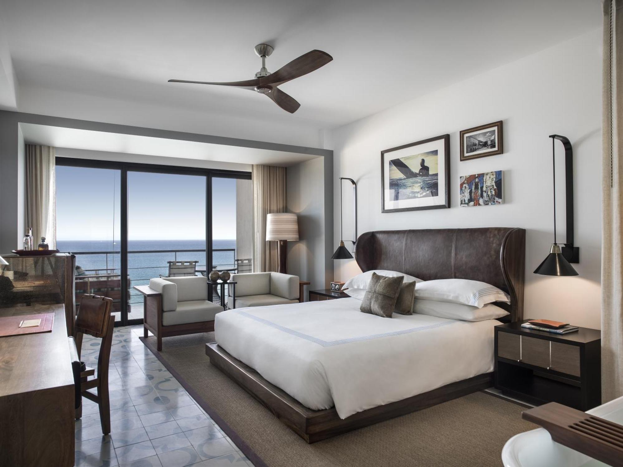 Habitación con cama extragrande, vistas al mar y ducha accesible en silla de ruedas - Adaptada para personas con discapacidad
