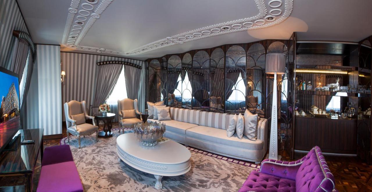 Suite Presidencial con cama extragrande, sauna y bañera de hidromasaje