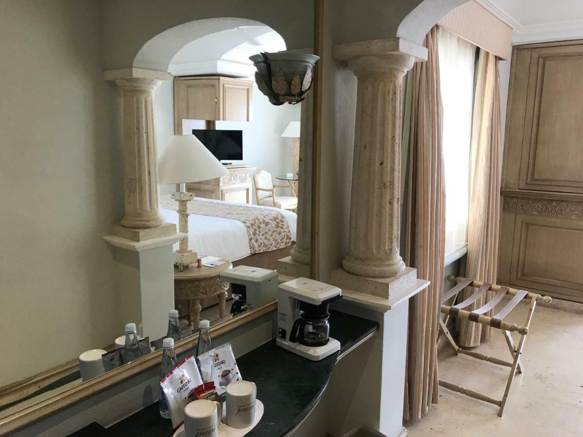Habitacion Grand Deluxe con cama extragrande y desayuno